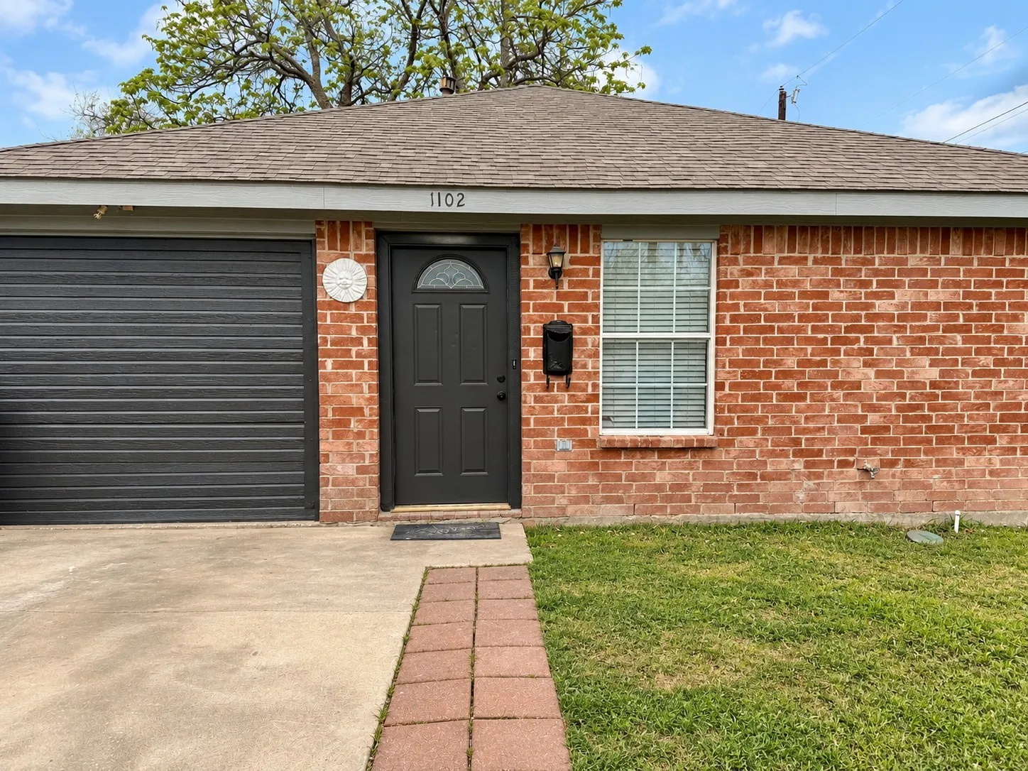 Single Family Residence For Rent in Collin County , 1102 Hamilton Street, Mc Kinney, Texas 75069, 3 Bedroom, 2 Bathroom, Garage spaces, 1,173 Sqft, built in 2004, mls#21393230, Real Estate Agent in Mc Kinney, Homes For Rent in Collin county, Homes For Rent in Mc Kinney, Realtor in Mc Kinney Texas, Real Estate Brokerage Independent Realty Texas, Luminita Cordes Realtor