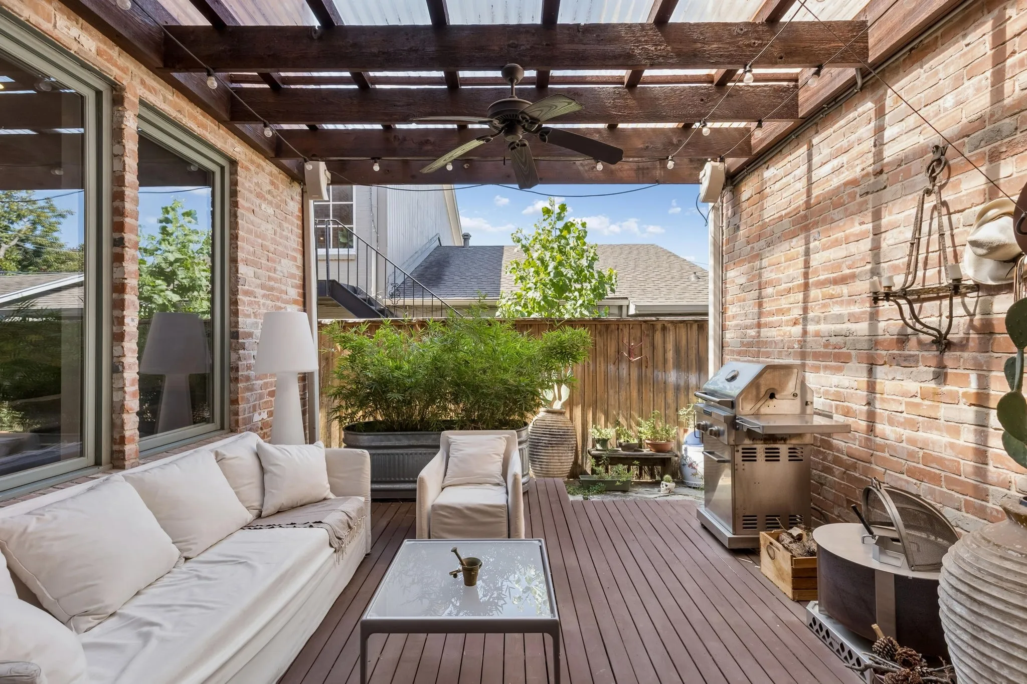 Single Family Residence For Sale in Dallas County , 3454 Potomac Avenue, University Park, Texas 75205, 3 Bedroom, 3 Bathroom, 2 Garage spaces, 2,970 Sqft, built in 1997, mls#21393840, Real Estate Agent in University Park, Homes For Sale in Dallas county, Homes For Sale in University Park, Realtor in University Park Texas, Real Estate Brokerage Independent Realty Texas, Luminita Cordes Realtor