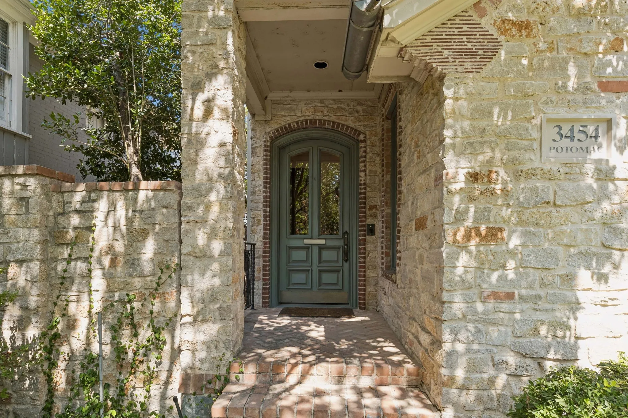 Single Family Residence For Sale in Dallas County , 3454 Potomac Avenue, University Park, Texas 75205, 3 Bedroom, 3 Bathroom, 2 Garage spaces, 2,970 Sqft, built in 1997, mls#21393840, Real Estate Agent in University Park, Homes For Sale in Dallas county, Homes For Sale in University Park, Realtor in University Park Texas, Real Estate Brokerage Independent Realty Texas, Luminita Cordes Realtor