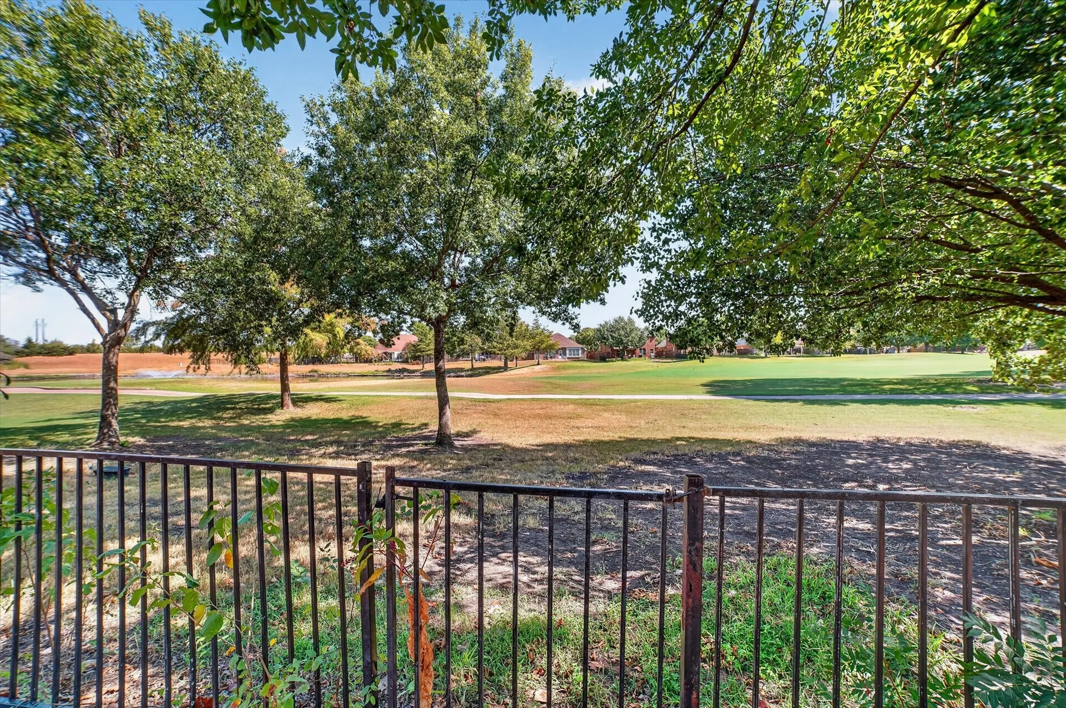 Single Family Residence For Sale in Dallas County , 10618 Newcastleton Lane, Rowlett, Texas 75089, 3 Bedroom, 3 Bathroom, 2 Garage spaces, 2,398 Sqft, built in 2001, mls#21393494, Real Estate Agent in Rowlett, Homes For Sale in Dallas county, Homes For Sale in Rowlett, Realtor in Rowlett Texas, Real Estate Brokerage Independent Realty Texas, Luminita Cordes Realtor