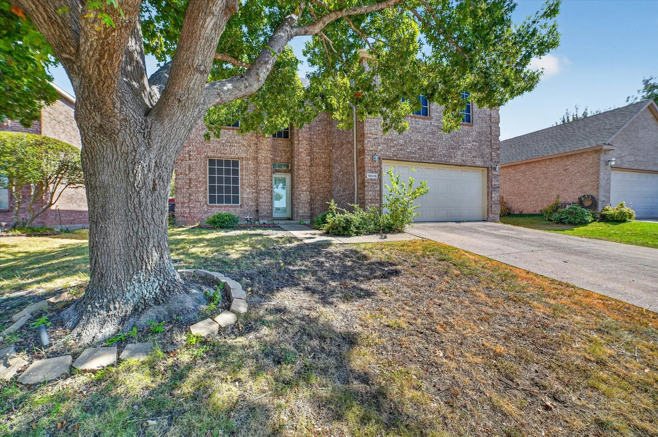 Single Family Residence For Sale in Dallas County , 10618 Newcastleton Lane, Rowlett, Texas 75089, 3 Bedroom, 3 Bathroom, 2 Garage spaces, 2,398 Sqft, built in 2001, mls#21393494, Real Estate Agent in Rowlett, Homes For Sale in Dallas county, Homes For Sale in Rowlett, Realtor in Rowlett Texas, Real Estate Brokerage Independent Realty Texas, Luminita Cordes Realtor