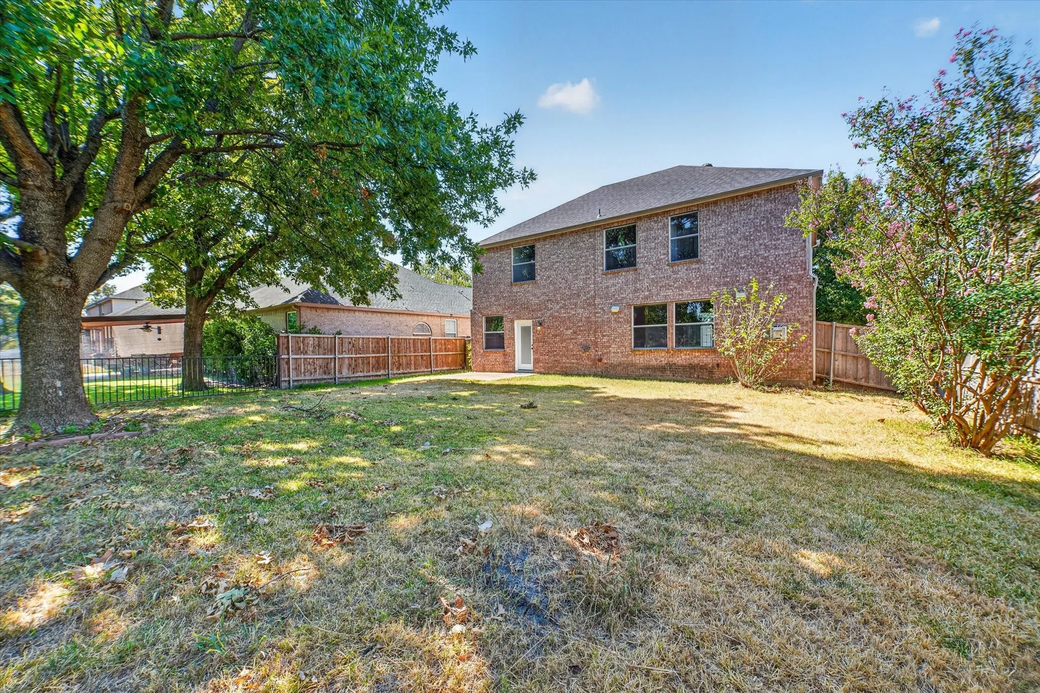 Single Family Residence For Sale in Dallas County , 10618 Newcastleton Lane, Rowlett, Texas 75089, 3 Bedroom, 3 Bathroom, 2 Garage spaces, 2,398 Sqft, built in 2001, mls#21393494, Real Estate Agent in Rowlett, Homes For Sale in Dallas county, Homes For Sale in Rowlett, Realtor in Rowlett Texas, Real Estate Brokerage Independent Realty Texas, Luminita Cordes Realtor