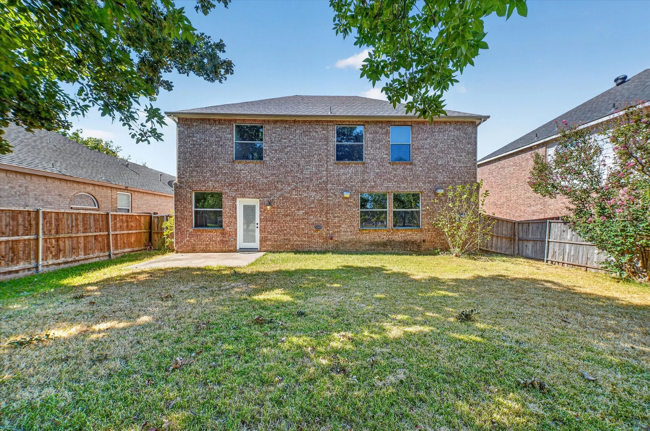 Single Family Residence For Sale in Dallas County , 10618 Newcastleton Lane, Rowlett, Texas 75089, 3 Bedroom, 3 Bathroom, 2 Garage spaces, 2,398 Sqft, built in 2001, mls#21393494, Real Estate Agent in Rowlett, Homes For Sale in Dallas county, Homes For Sale in Rowlett, Realtor in Rowlett Texas, Real Estate Brokerage Independent Realty Texas, Luminita Cordes Realtor