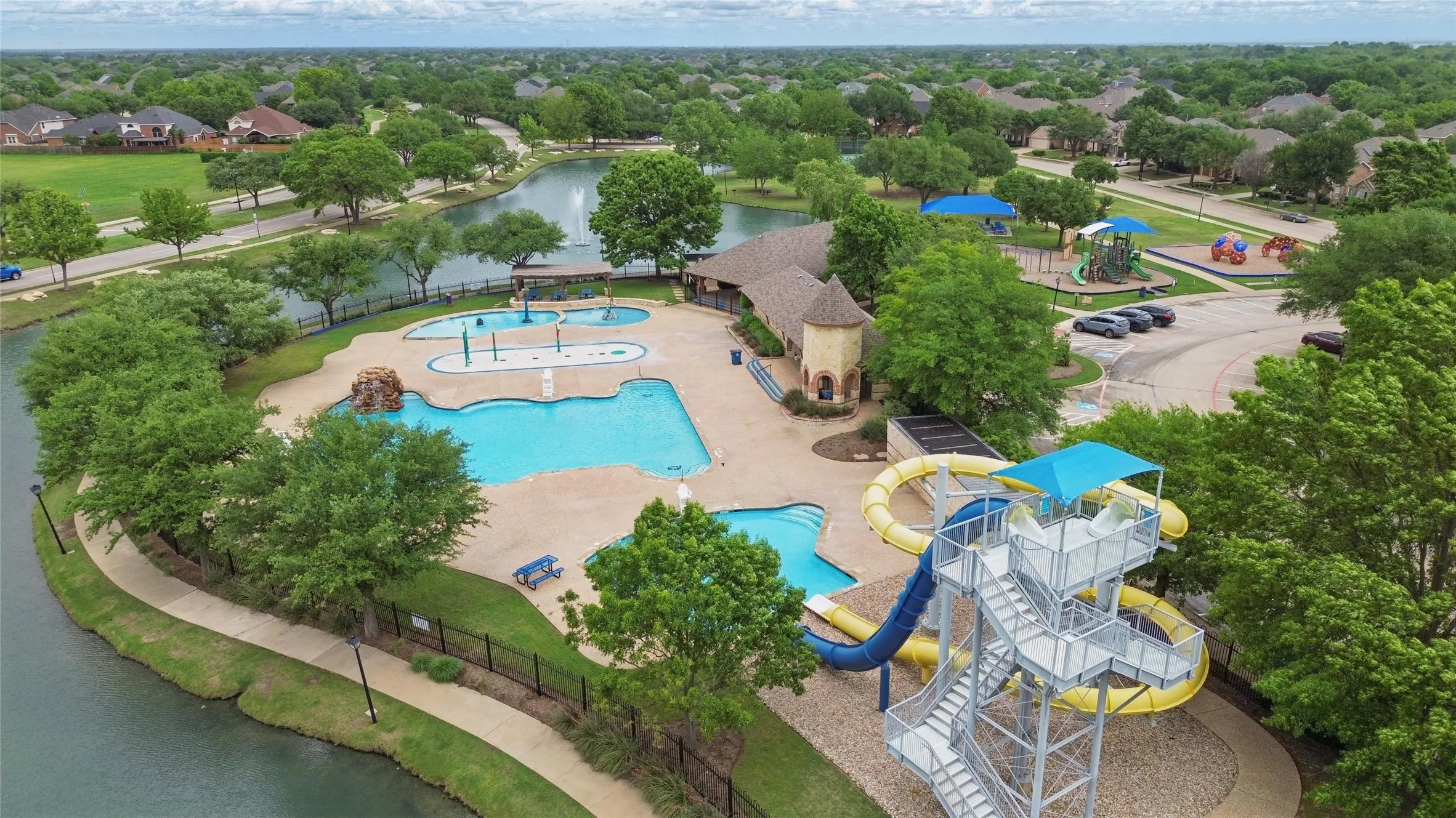 Single Family Residence For Sale in Dallas County , 10618 Newcastleton Lane, Rowlett, Texas 75089, 3 Bedroom, 3 Bathroom, 2 Garage spaces, 2,398 Sqft, built in 2001, mls#21393494, Real Estate Agent in Rowlett, Homes For Sale in Dallas county, Homes For Sale in Rowlett, Realtor in Rowlett Texas, Real Estate Brokerage Independent Realty Texas, Luminita Cordes Realtor