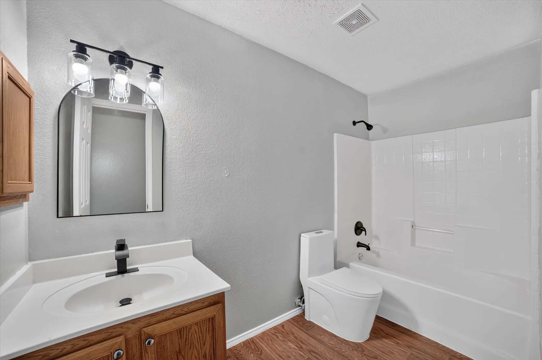 Single Family Residence For Sale in Dallas County , 10618 Newcastleton Lane, Rowlett, Texas 75089, 3 Bedroom, 3 Bathroom, 2 Garage spaces, 2,398 Sqft, built in 2001, mls#21393494, Real Estate Agent in Rowlett, Homes For Sale in Dallas county, Homes For Sale in Rowlett, Realtor in Rowlett Texas, Real Estate Brokerage Independent Realty Texas, Luminita Cordes Realtor