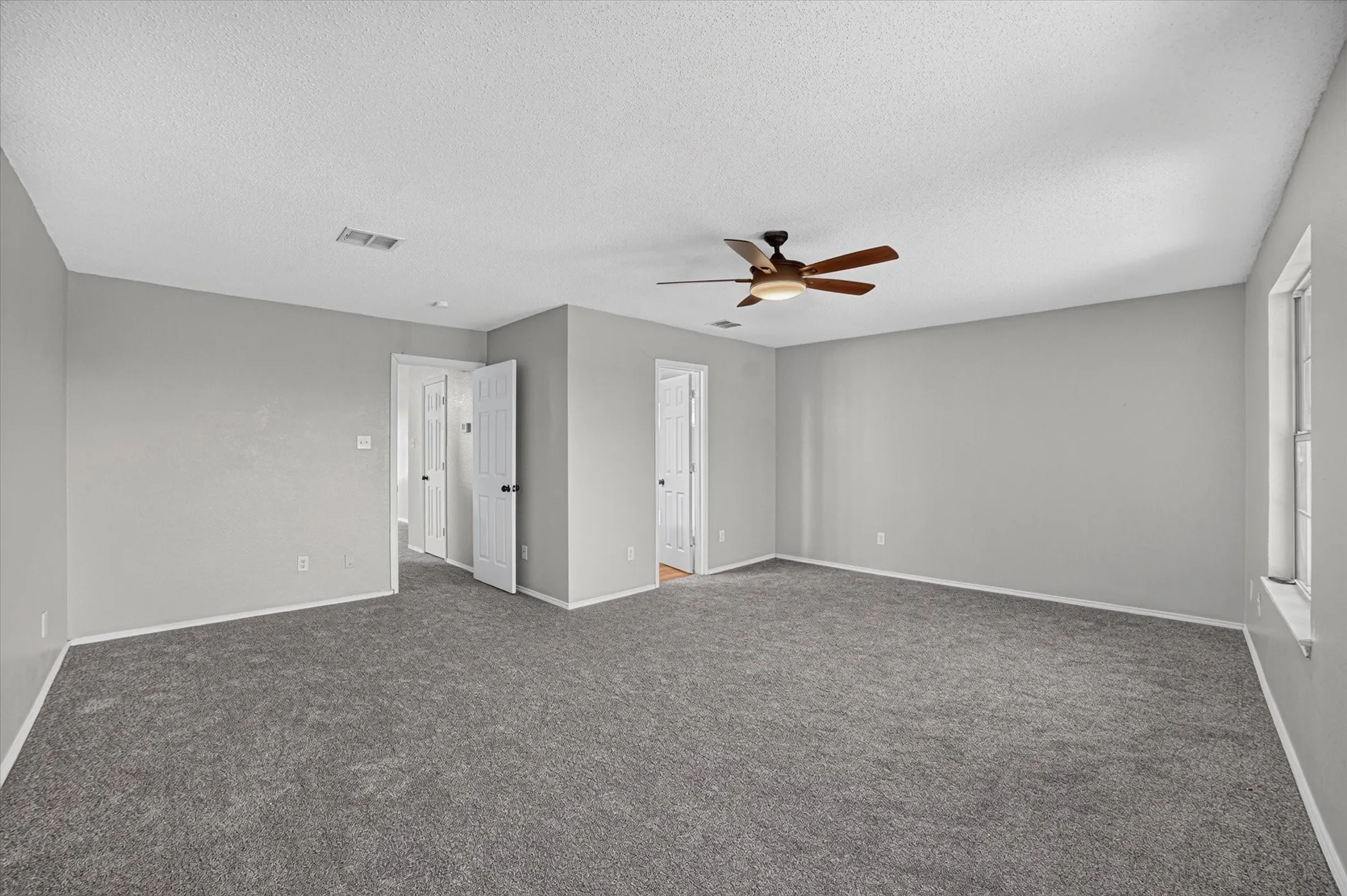 Single Family Residence For Sale in Dallas County , 10618 Newcastleton Lane, Rowlett, Texas 75089, 3 Bedroom, 3 Bathroom, 2 Garage spaces, 2,398 Sqft, built in 2001, mls#21393494, Real Estate Agent in Rowlett, Homes For Sale in Dallas county, Homes For Sale in Rowlett, Realtor in Rowlett Texas, Real Estate Brokerage Independent Realty Texas, Luminita Cordes Realtor