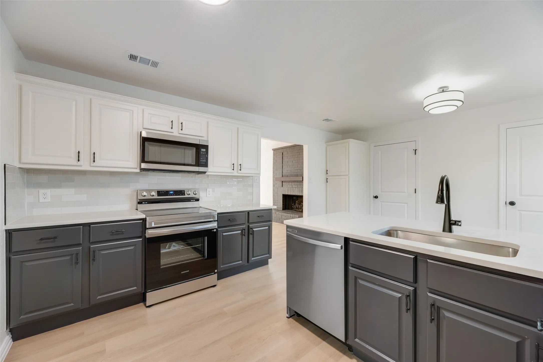 Single Family Residence For Sale in Denton County , 3711 Grasmere Drive, Carrollton, Texas 75007, 3 Bedroom, 2 Bathroom, 2 Garage spaces, 1,655 Sqft, built in 1978, mls#21393808, Real Estate Agent in Carrollton, Homes For Sale in Denton county, Homes For Sale in Carrollton, Realtor in Carrollton Texas, Real Estate Brokerage Independent Realty Texas, Luminita Cordes Realtor