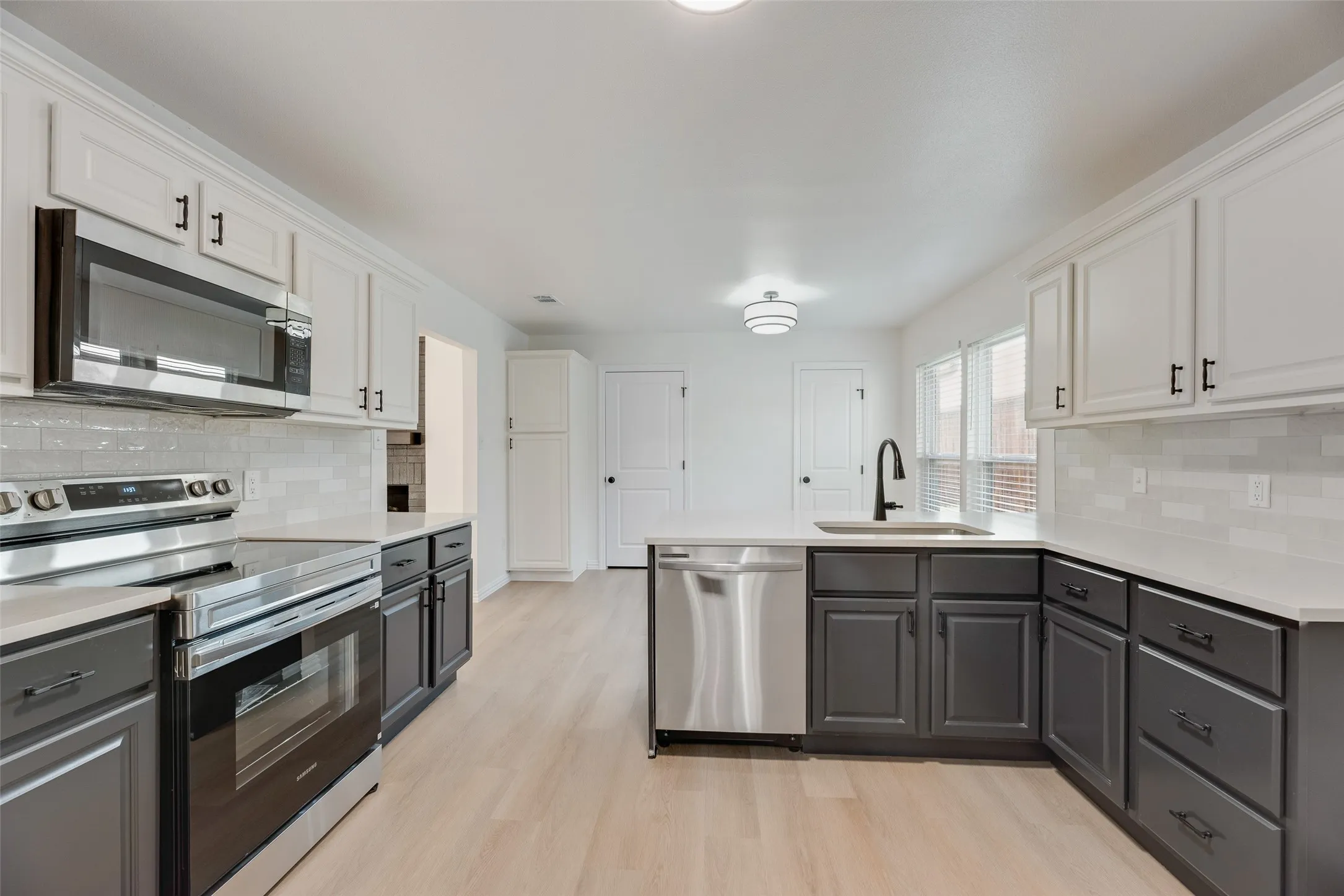 Single Family Residence For Sale in Denton County , 3711 Grasmere Drive, Carrollton, Texas 75007, 3 Bedroom, 2 Bathroom, 2 Garage spaces, 1,655 Sqft, built in 1978, mls#21393808, Real Estate Agent in Carrollton, Homes For Sale in Denton county, Homes For Sale in Carrollton, Realtor in Carrollton Texas, Real Estate Brokerage Independent Realty Texas, Luminita Cordes Realtor