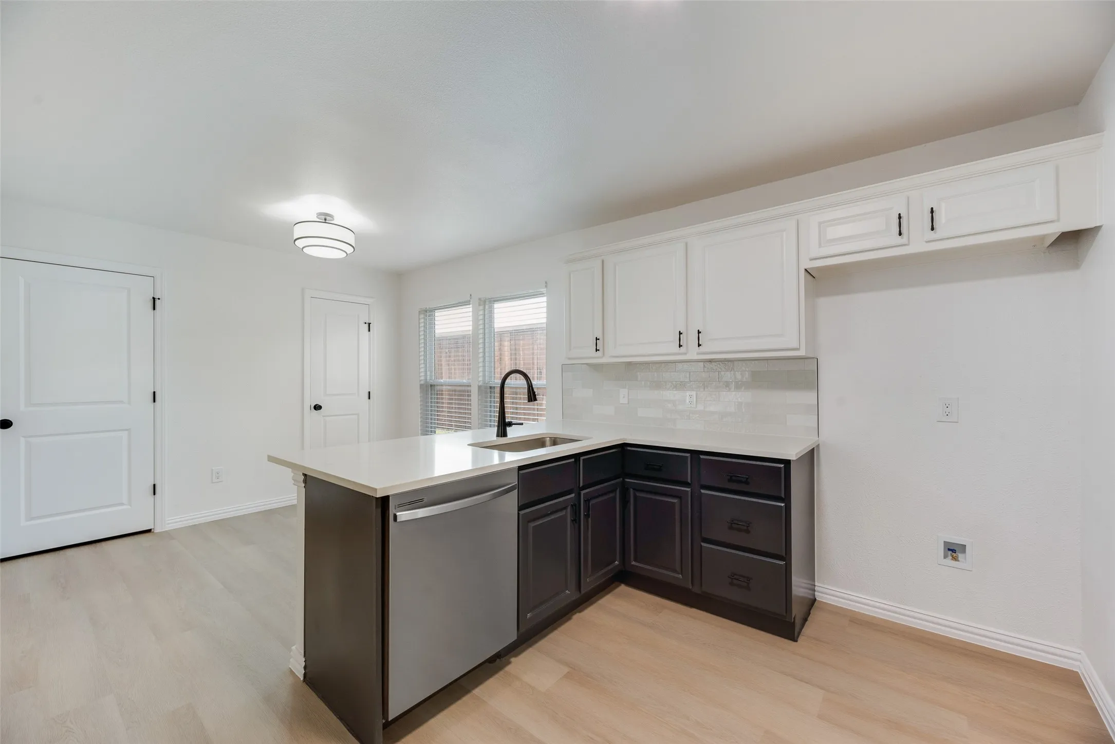Single Family Residence For Sale in Denton County , 3711 Grasmere Drive, Carrollton, Texas 75007, 3 Bedroom, 2 Bathroom, 2 Garage spaces, 1,655 Sqft, built in 1978, mls#21393808, Real Estate Agent in Carrollton, Homes For Sale in Denton county, Homes For Sale in Carrollton, Realtor in Carrollton Texas, Real Estate Brokerage Independent Realty Texas, Luminita Cordes Realtor