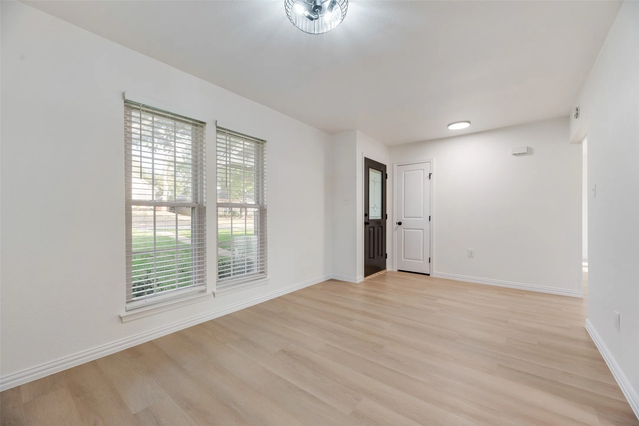 Single Family Residence For Sale in Denton County , 3711 Grasmere Drive, Carrollton, Texas 75007, 3 Bedroom, 2 Bathroom, 2 Garage spaces, 1,655 Sqft, built in 1978, mls#21393808, Real Estate Agent in Carrollton, Homes For Sale in Denton county, Homes For Sale in Carrollton, Realtor in Carrollton Texas, Real Estate Brokerage Independent Realty Texas, Luminita Cordes Realtor