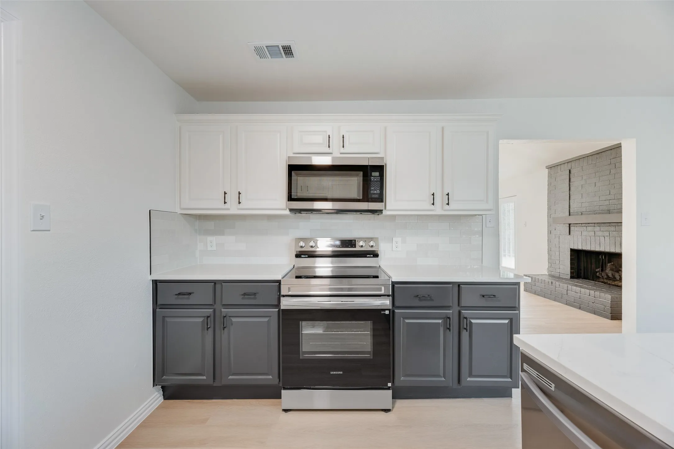 Single Family Residence For Sale in Denton County , 3711 Grasmere Drive, Carrollton, Texas 75007, 3 Bedroom, 2 Bathroom, 2 Garage spaces, 1,655 Sqft, built in 1978, mls#21393808, Real Estate Agent in Carrollton, Homes For Sale in Denton county, Homes For Sale in Carrollton, Realtor in Carrollton Texas, Real Estate Brokerage Independent Realty Texas, Luminita Cordes Realtor
