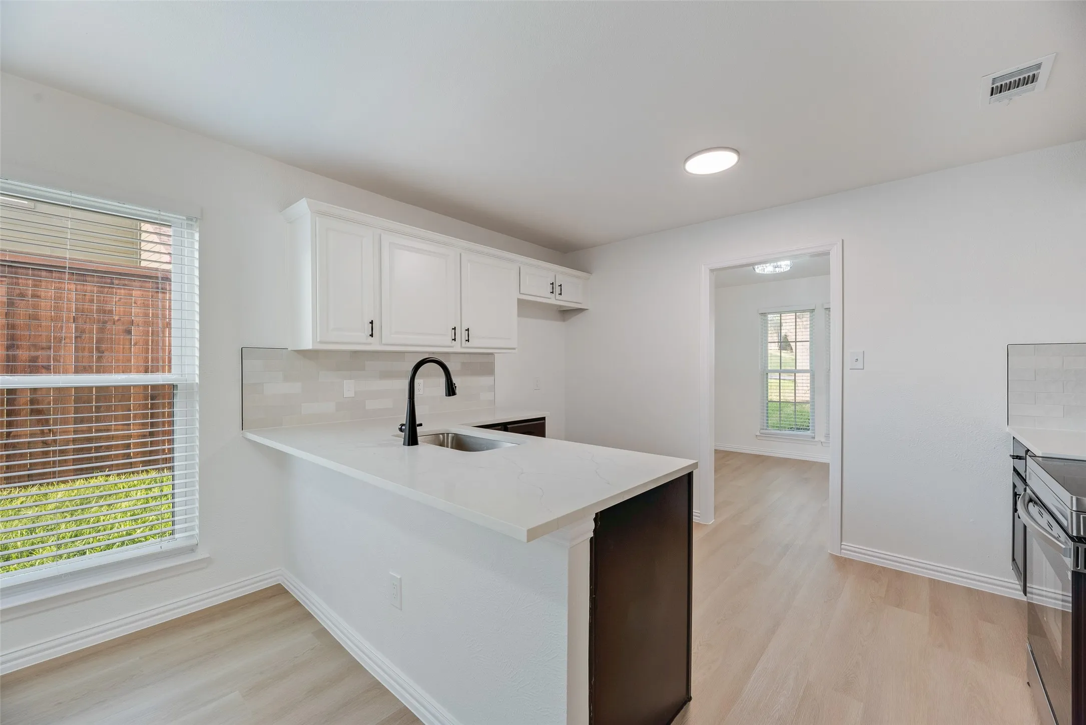 Single Family Residence For Sale in Denton County , 3711 Grasmere Drive, Carrollton, Texas 75007, 3 Bedroom, 2 Bathroom, 2 Garage spaces, 1,655 Sqft, built in 1978, mls#21393808, Real Estate Agent in Carrollton, Homes For Sale in Denton county, Homes For Sale in Carrollton, Realtor in Carrollton Texas, Real Estate Brokerage Independent Realty Texas, Luminita Cordes Realtor