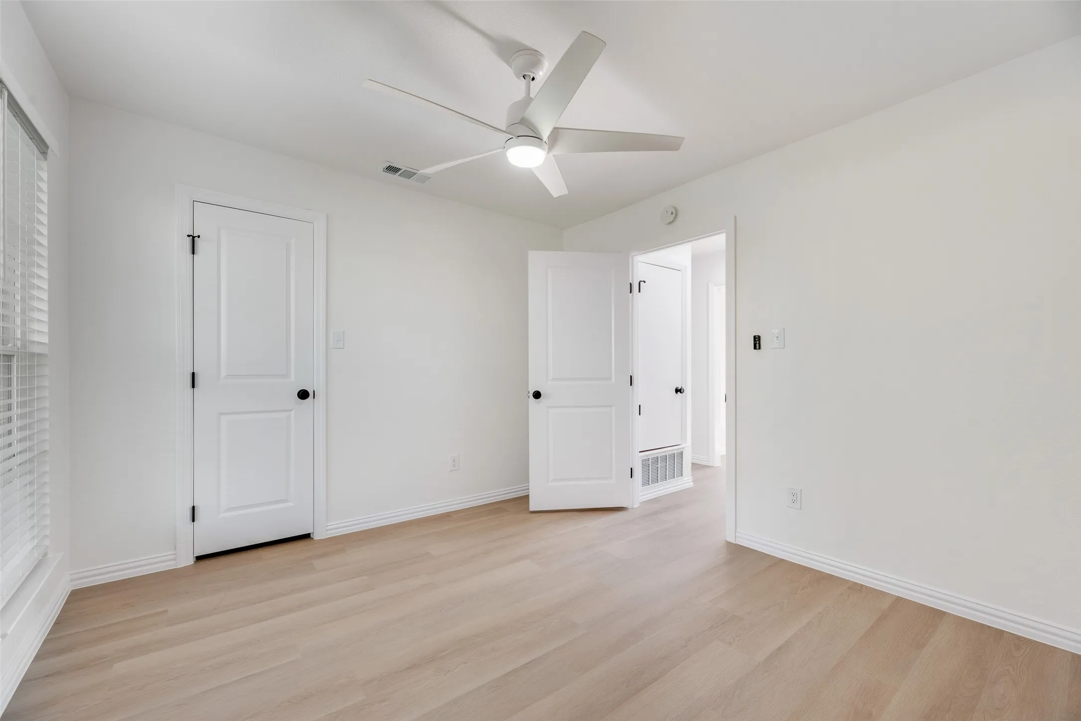 Single Family Residence For Sale in Denton County , 3711 Grasmere Drive, Carrollton, Texas 75007, 3 Bedroom, 2 Bathroom, 2 Garage spaces, 1,655 Sqft, built in 1978, mls#21393808, Real Estate Agent in Carrollton, Homes For Sale in Denton county, Homes For Sale in Carrollton, Realtor in Carrollton Texas, Real Estate Brokerage Independent Realty Texas, Luminita Cordes Realtor