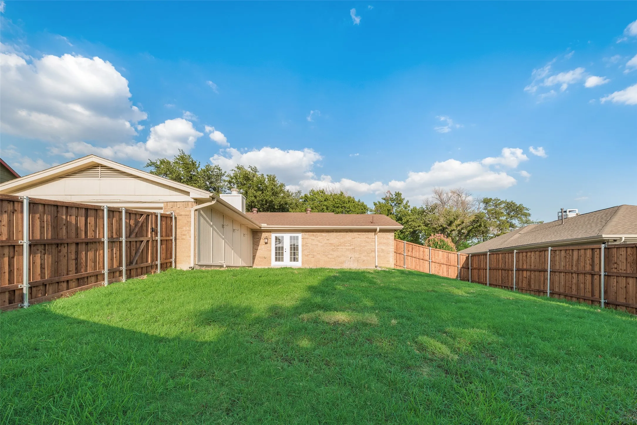 Single Family Residence For Sale in Denton County , 3711 Grasmere Drive, Carrollton, Texas 75007, 3 Bedroom, 2 Bathroom, 2 Garage spaces, 1,655 Sqft, built in 1978, mls#21393808, Real Estate Agent in Carrollton, Homes For Sale in Denton county, Homes For Sale in Carrollton, Realtor in Carrollton Texas, Real Estate Brokerage Independent Realty Texas, Luminita Cordes Realtor