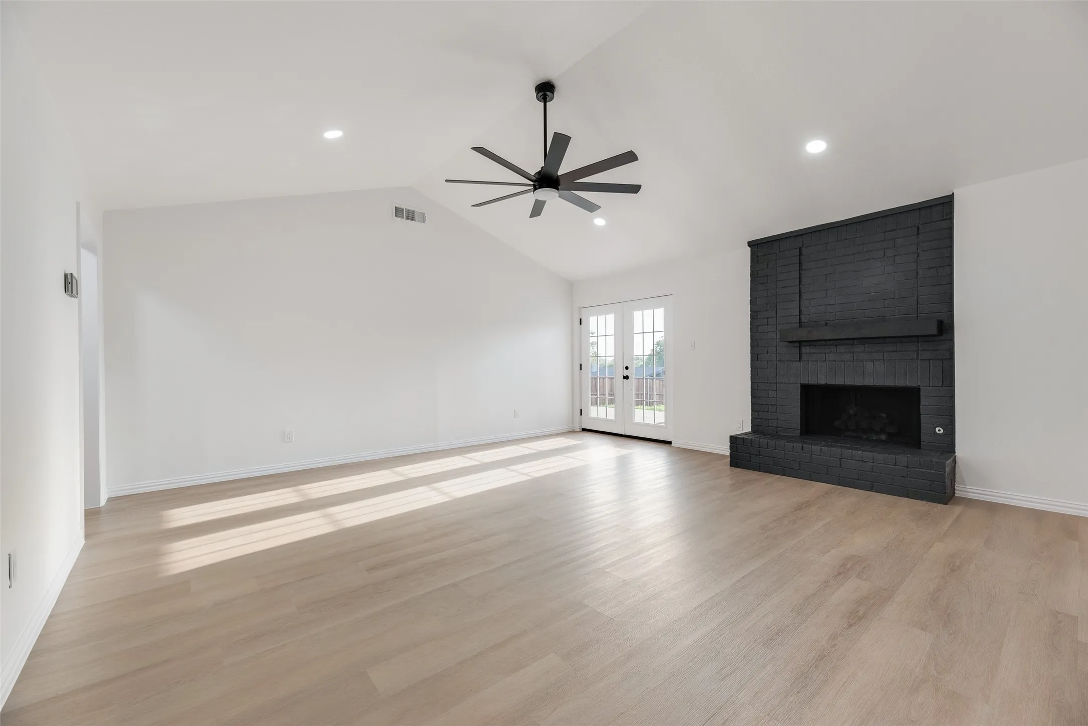 Single Family Residence For Sale in Denton County , 3711 Grasmere Drive, Carrollton, Texas 75007, 3 Bedroom, 2 Bathroom, 2 Garage spaces, 1,655 Sqft, built in 1978, mls#21393808, Real Estate Agent in Carrollton, Homes For Sale in Denton county, Homes For Sale in Carrollton, Realtor in Carrollton Texas, Real Estate Brokerage Independent Realty Texas, Luminita Cordes Realtor