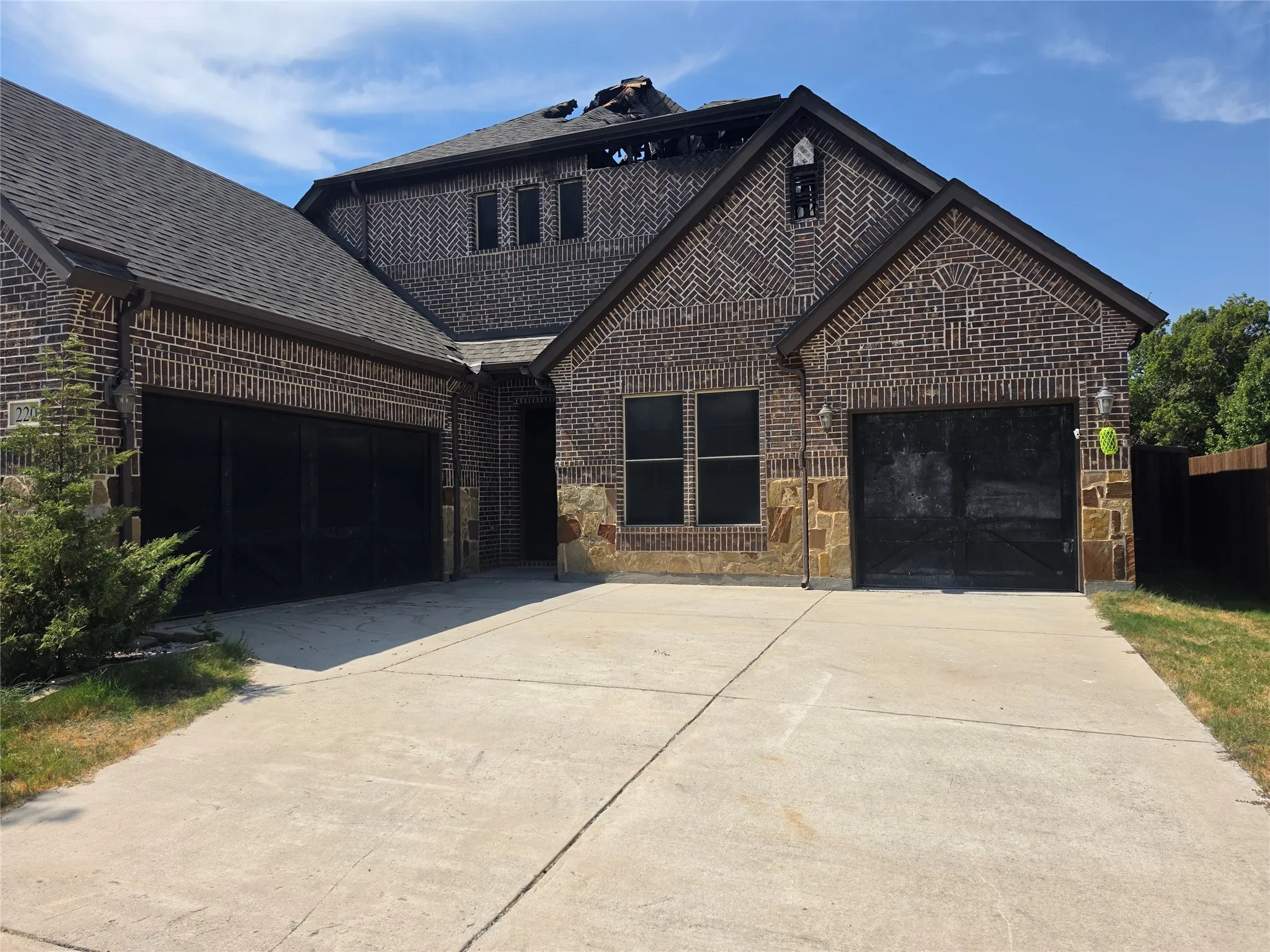 Single Family Residence For Sale in Denton County , 220 Northern Star Court, Little Elm, Texas 75068, 3 Bedroom, 4 Bathroom, 3 Garage spaces, 3,040 Sqft, built in 2019, mls#21394573, Real Estate Agent in Little Elm, Homes For Sale in Denton county, Homes For Sale in Little Elm, Realtor in Little Elm Texas, Real Estate Brokerage Independent Realty Texas, Luminita Cordes Realtor