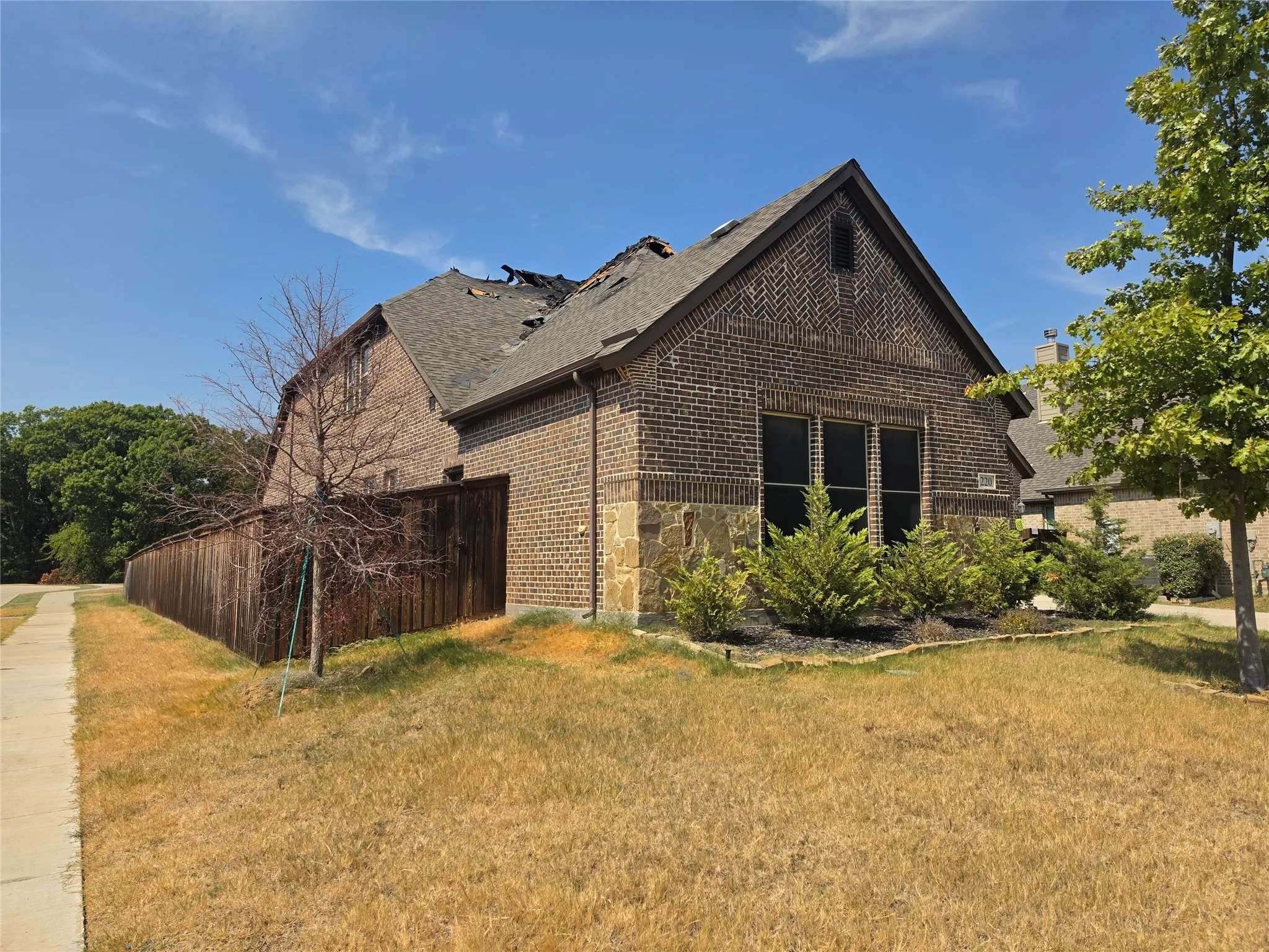 Single Family Residence For Sale in Denton County , 220 Northern Star Court, Little Elm, Texas 75068, 3 Bedroom, 4 Bathroom, 3 Garage spaces, 3,040 Sqft, built in 2019, mls#21394573, Real Estate Agent in Little Elm, Homes For Sale in Denton county, Homes For Sale in Little Elm, Realtor in Little Elm Texas, Real Estate Brokerage Independent Realty Texas, Luminita Cordes Realtor