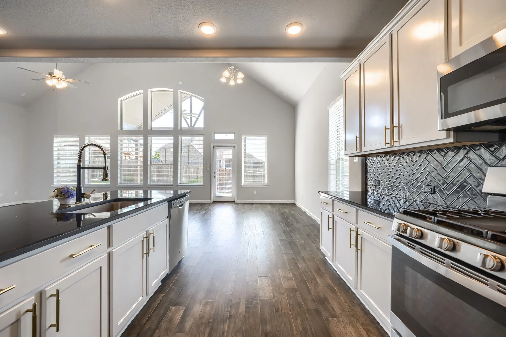 Single Family Residence For Sale in Collin County , 1800 Cedar Orchid Way, Wylie, Texas 75098, 4 Bedroom, 4 Bathroom, 2 Garage spaces, 3,342 Sqft, built in 2020, mls#21394656, Real Estate Agent in Wylie, Homes For Sale in Collin county, Homes For Sale in Wylie, Realtor in Wylie Texas, Real Estate Brokerage Independent Realty Texas, Luminita Cordes Realtor
