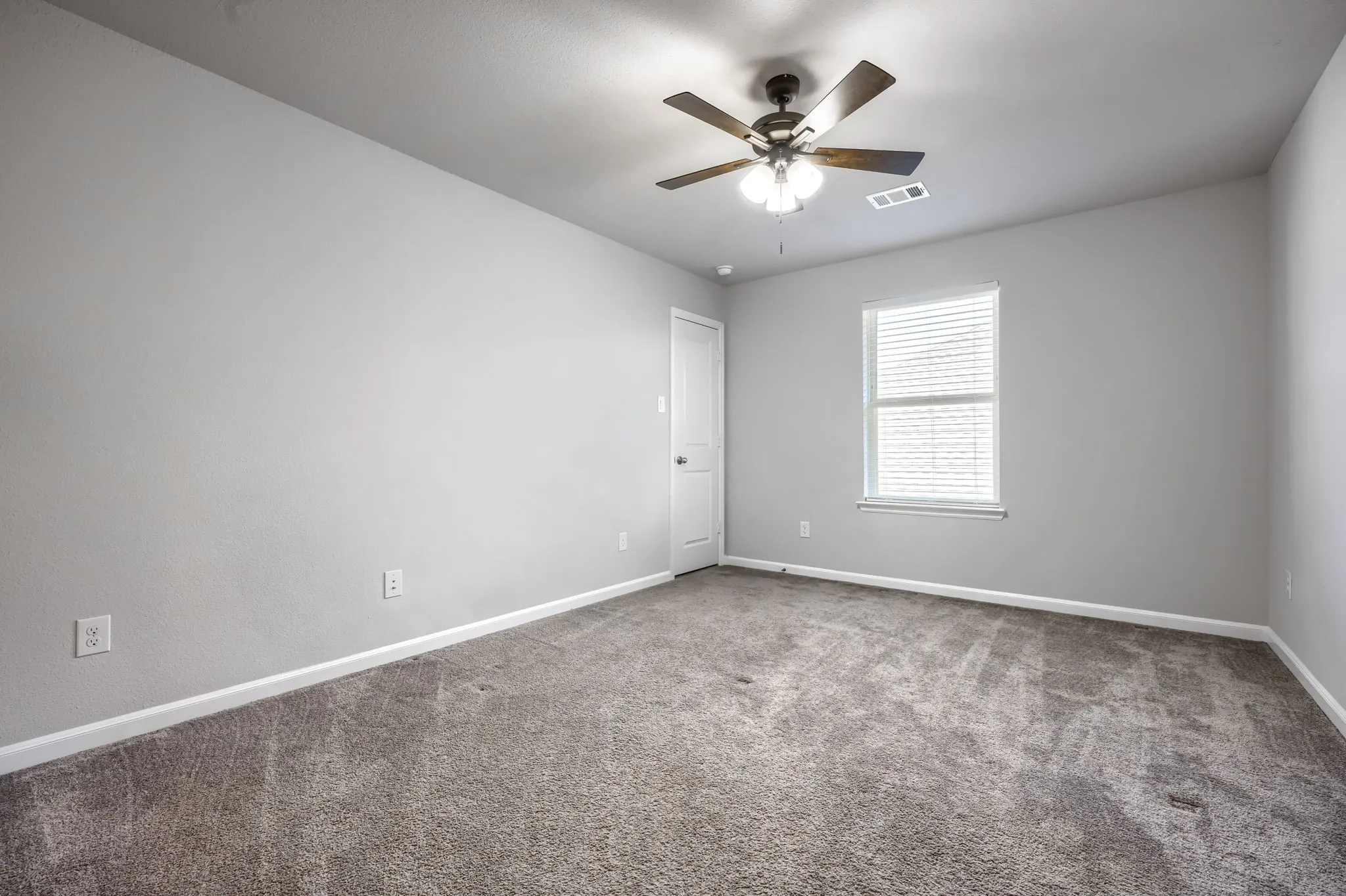 Single Family Residence For Sale in Collin County , 1800 Cedar Orchid Way, Wylie, Texas 75098, 4 Bedroom, 4 Bathroom, 2 Garage spaces, 3,342 Sqft, built in 2020, mls#21394656, Real Estate Agent in Wylie, Homes For Sale in Collin county, Homes For Sale in Wylie, Realtor in Wylie Texas, Real Estate Brokerage Independent Realty Texas, Luminita Cordes Realtor
