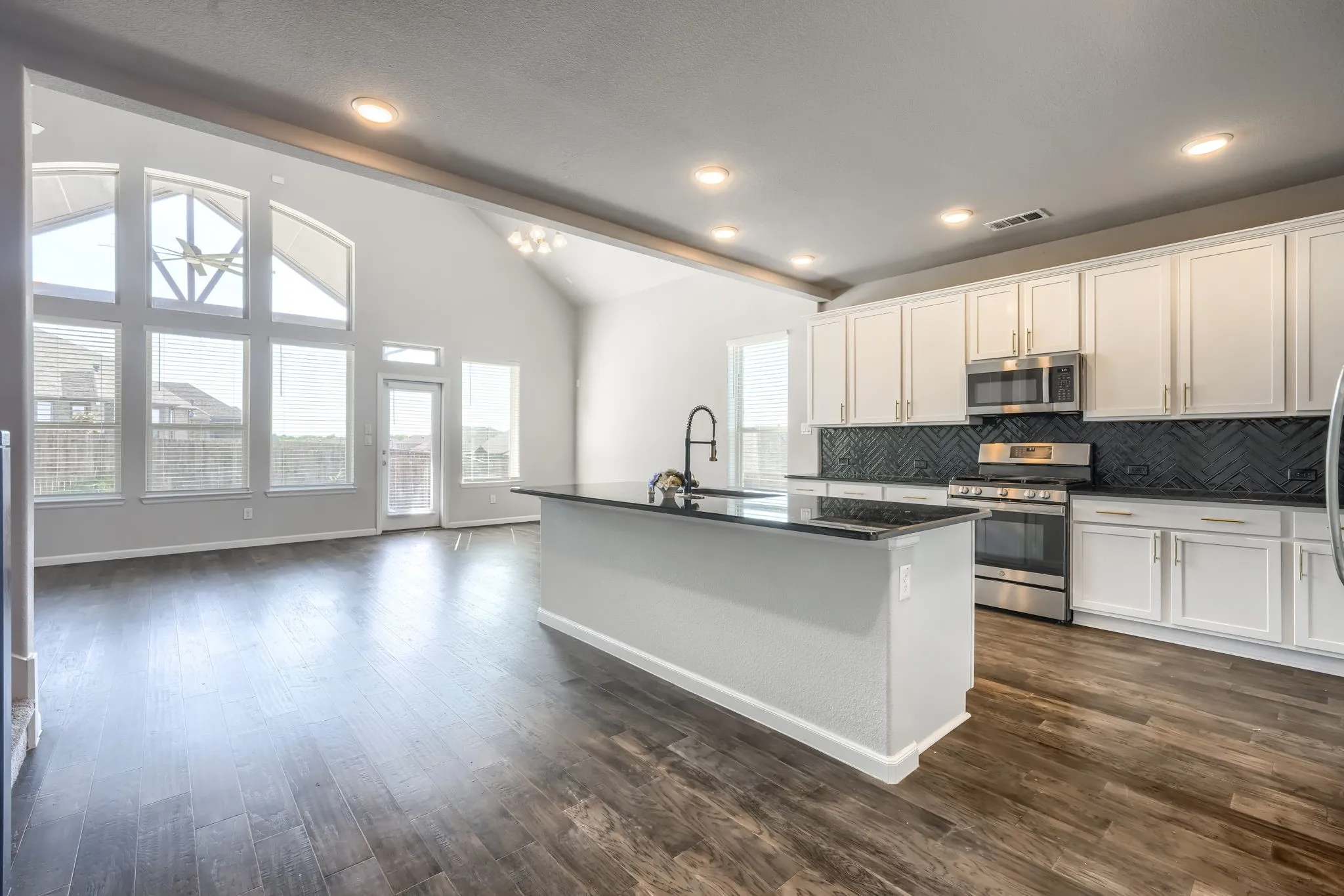 Single Family Residence For Sale in Collin County , 1800 Cedar Orchid Way, Wylie, Texas 75098, 4 Bedroom, 4 Bathroom, 2 Garage spaces, 3,342 Sqft, built in 2020, mls#21394656, Real Estate Agent in Wylie, Homes For Sale in Collin county, Homes For Sale in Wylie, Realtor in Wylie Texas, Real Estate Brokerage Independent Realty Texas, Luminita Cordes Realtor