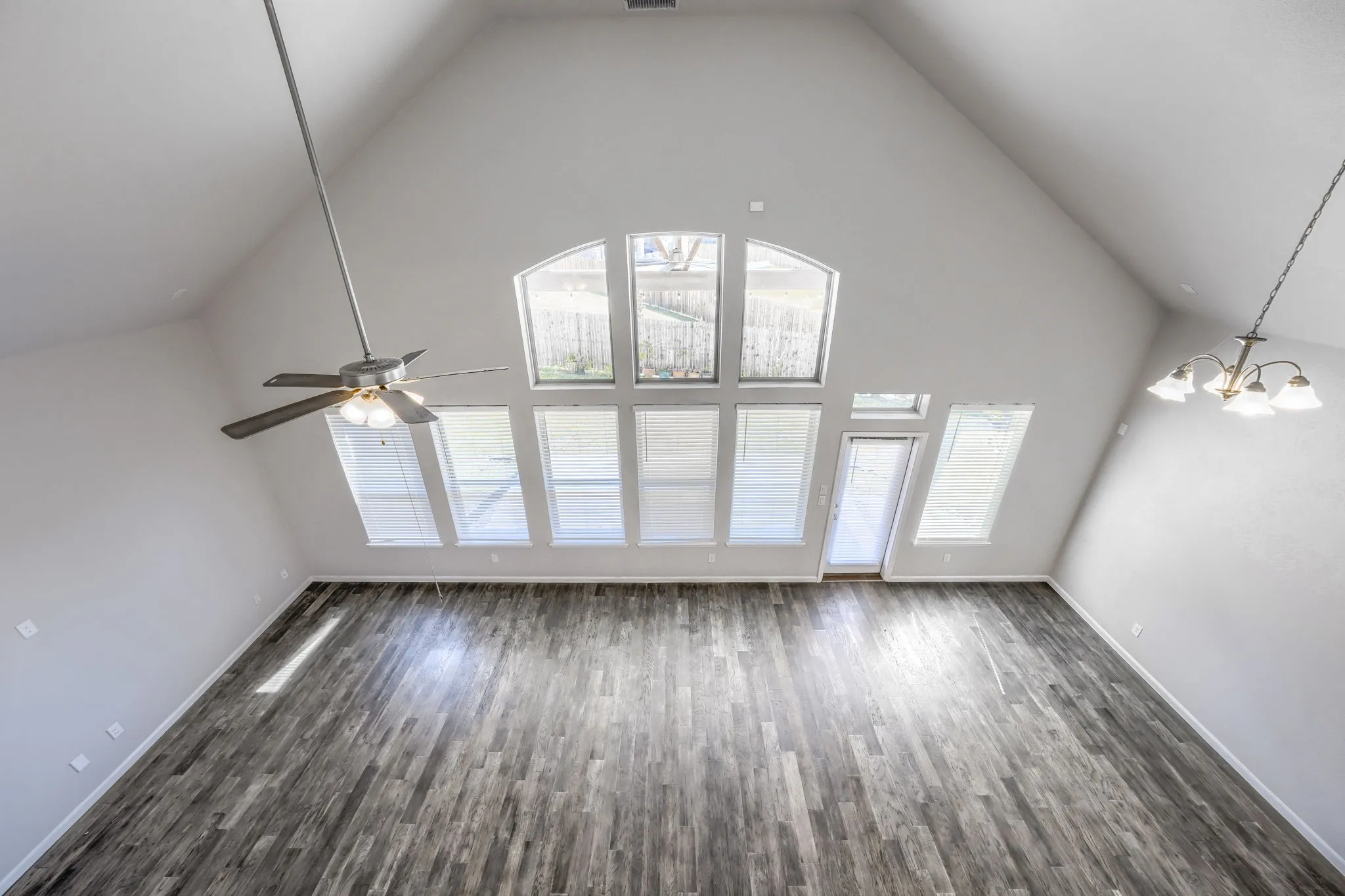 Single Family Residence For Sale in Collin County , 1800 Cedar Orchid Way, Wylie, Texas 75098, 4 Bedroom, 4 Bathroom, 2 Garage spaces, 3,342 Sqft, built in 2020, mls#21394656, Real Estate Agent in Wylie, Homes For Sale in Collin county, Homes For Sale in Wylie, Realtor in Wylie Texas, Real Estate Brokerage Independent Realty Texas, Luminita Cordes Realtor