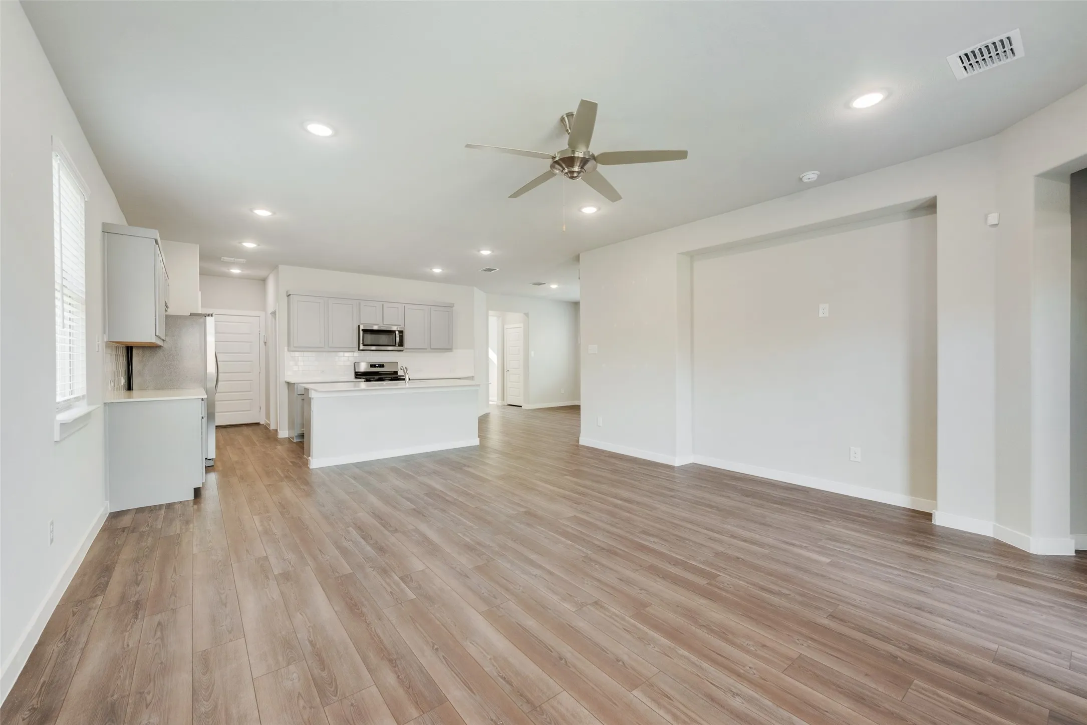 Single Family Residence For Rent in Rockwall County , 2637 Sonnier Circle, Royse City, Texas 75189, 4 Bedroom, 4 Bathroom, 2 Garage spaces, 2,366 Sqft, built in 2024, mls#21391728, Real Estate Agent in Royse City, Homes For Rent in Rockwall county, Homes For Rent in Royse City, Realtor in Royse City Texas, Real Estate Brokerage Independent Realty Texas, Luminita Cordes Realtor