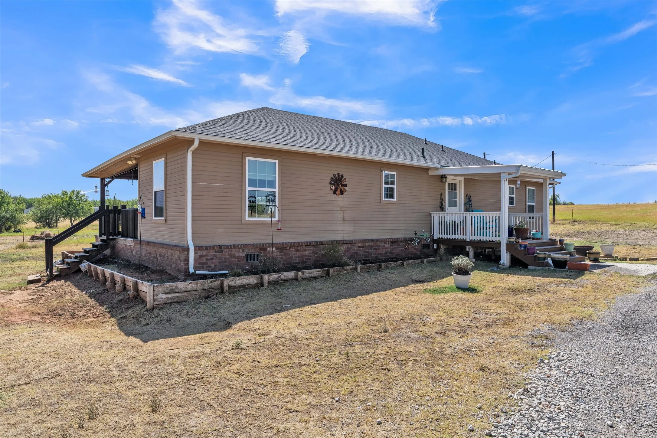 Single Family Residence For Sale in Grayson County , 11714 Fm 697, Whitewright, Texas 75491, 2 Bedroom, 2 Bathroom, Garage spaces, 1,570 Sqft, built in 2015, mls#21389122, Real Estate Agent in Whitewright, Homes For Sale in Grayson county, Homes For Sale in Whitewright, Realtor in Whitewright Texas, Real Estate Brokerage Independent Realty Texas, Luminita Cordes Realtor