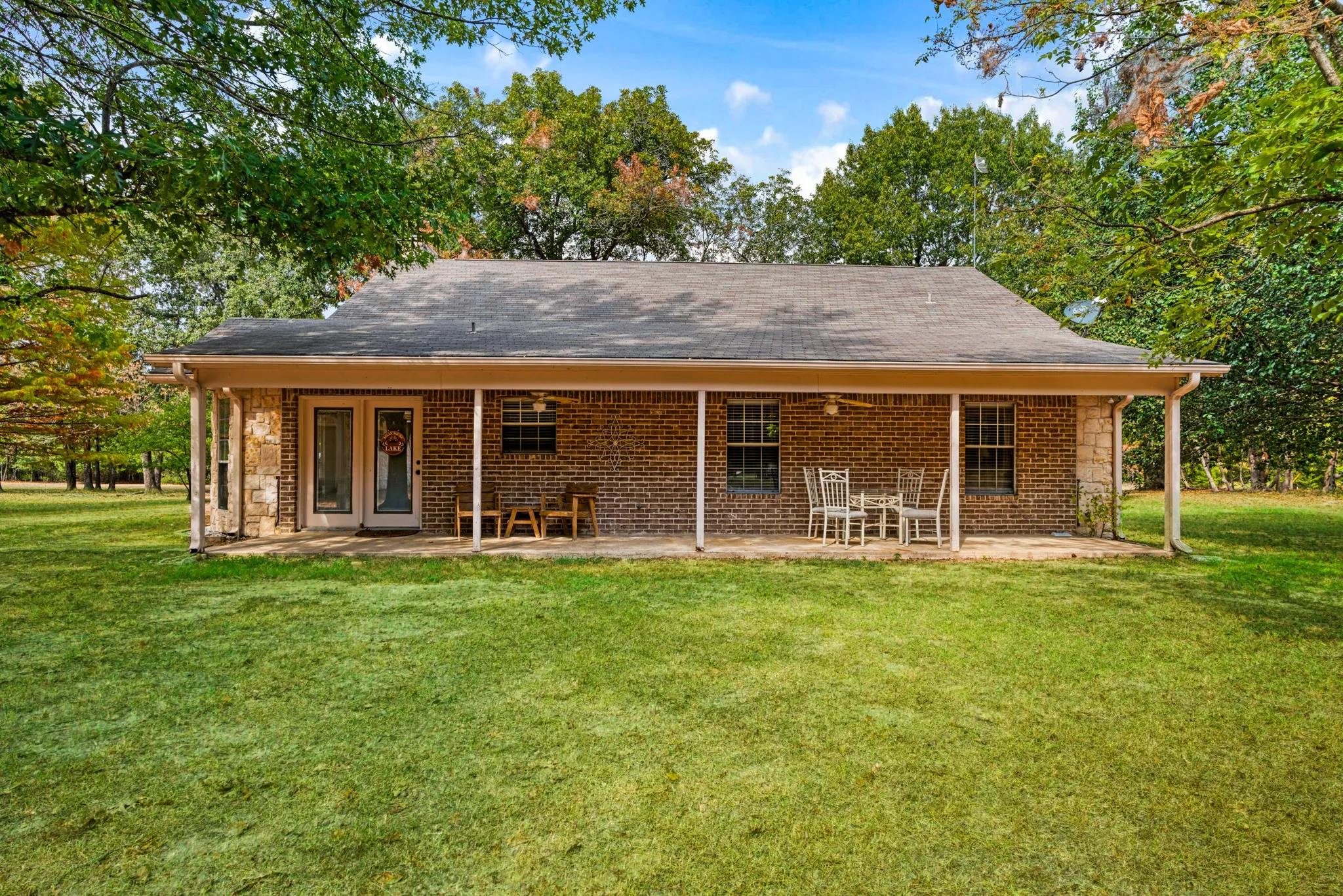 Single Family Residence For Sale in Lamar County , 539 County Road 34775, Paris, Texas 75460, 3 Bedroom, 2 Bathroom, 2 Garage spaces, 1,682 Sqft, built in 1988, mls#21394749, Real Estate Agent in Paris, Homes For Sale in Lamar county, Homes For Sale in Paris, Realtor in Paris Texas, Real Estate Brokerage Independent Realty Texas, Luminita Cordes Realtor