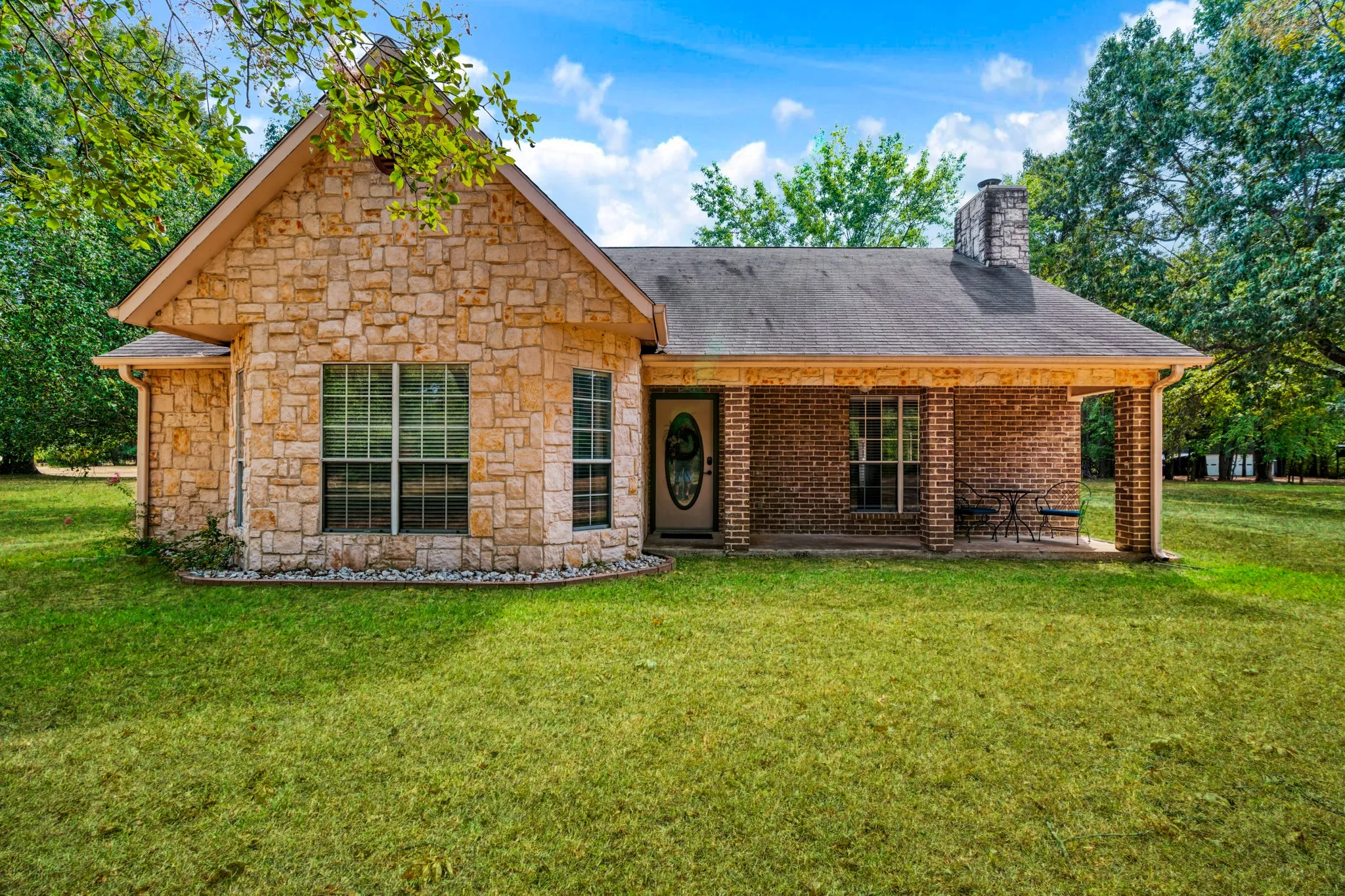 Single Family Residence For Sale in Lamar County , 539 County Road 34775, Paris, Texas 75460, 3 Bedroom, 2 Bathroom, 2 Garage spaces, 1,682 Sqft, built in 1988, mls#21394749, Real Estate Agent in Paris, Homes For Sale in Lamar county, Homes For Sale in Paris, Realtor in Paris Texas, Real Estate Brokerage Independent Realty Texas, Luminita Cordes Realtor