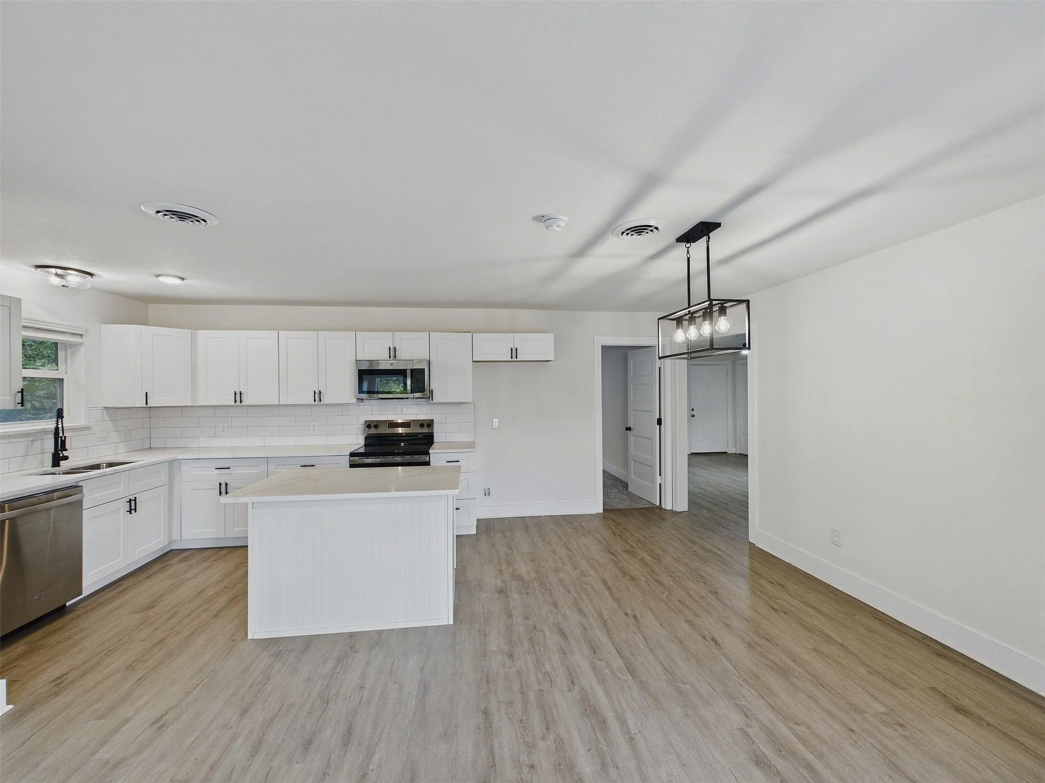 Single Family Residence For Rent in Dallas County , 6405 Seco Boulevard, Dallas, Texas 75217, 4 Bedroom, 3 Bathroom, Garage spaces, 1,713 Sqft, built in 1958, mls#21392670, Real Estate Agent in Dallas, Homes For Rent in Dallas county, Homes For Rent in Dallas, Realtor in Dallas Texas, Real Estate Brokerage Independent Realty Texas, Luminita Cordes Realtor