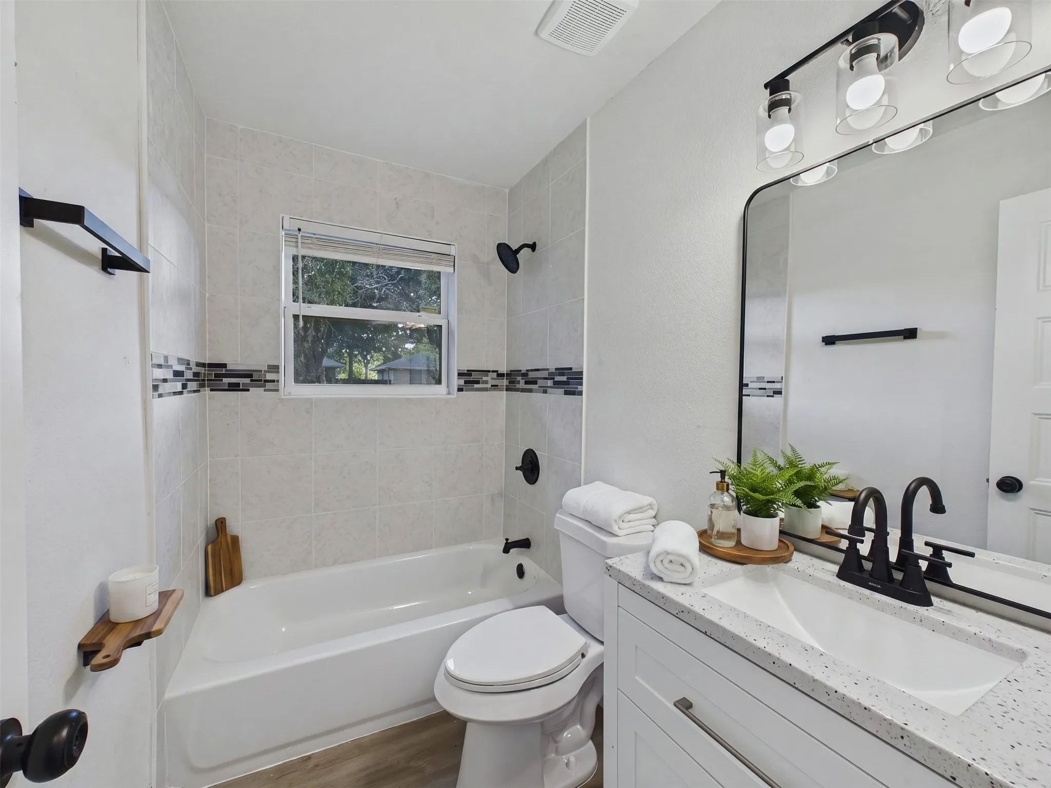 Single Family Residence For Rent in Dallas County , 6405 Seco Boulevard, Dallas, Texas 75217, 4 Bedroom, 3 Bathroom, Garage spaces, 1,713 Sqft, built in 1958, mls#21392670, Real Estate Agent in Dallas, Homes For Rent in Dallas county, Homes For Rent in Dallas, Realtor in Dallas Texas, Real Estate Brokerage Independent Realty Texas, Luminita Cordes Realtor
