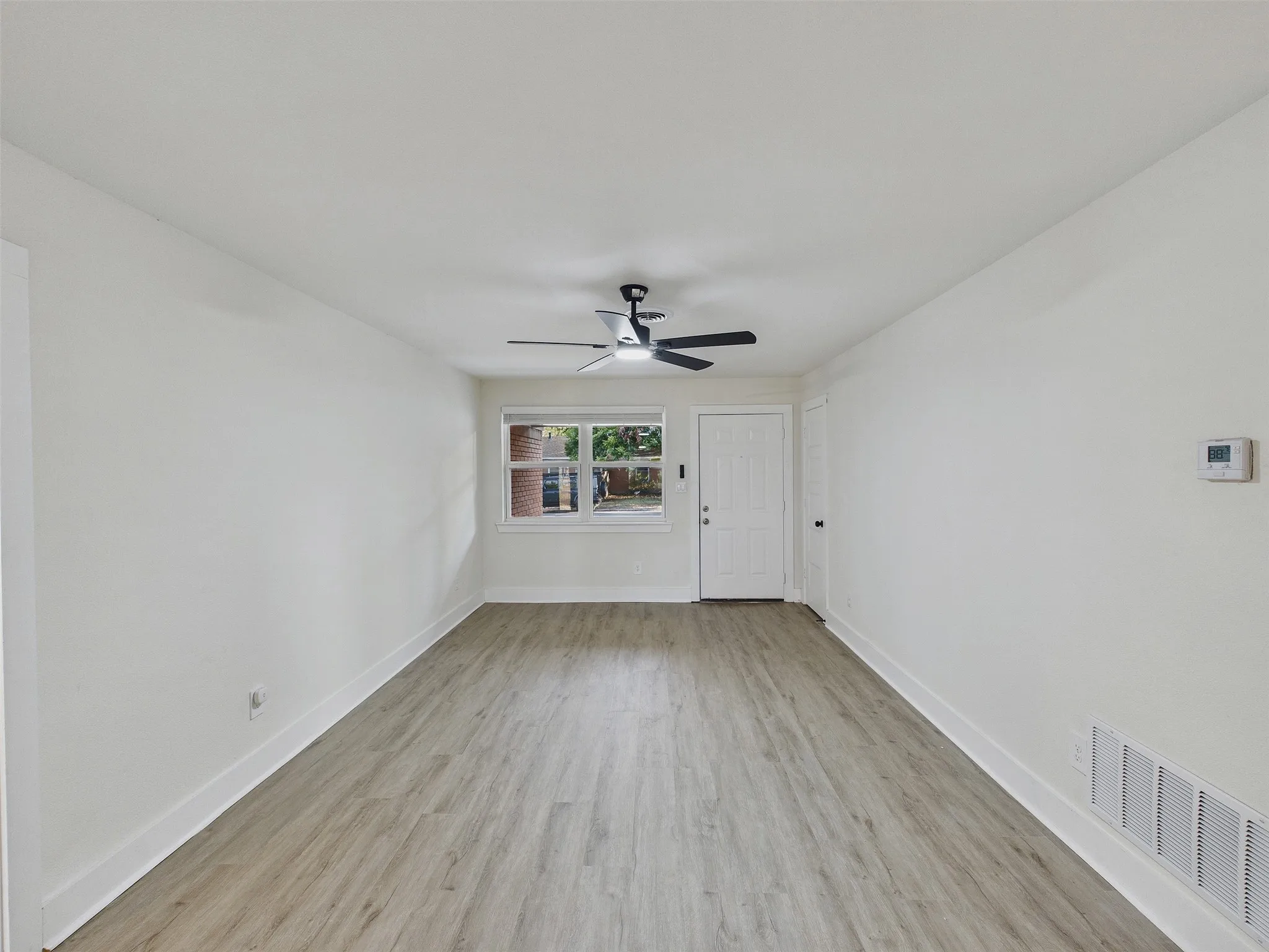 Single Family Residence For Rent in Dallas County , 6405 Seco Boulevard, Dallas, Texas 75217, 4 Bedroom, 3 Bathroom, Garage spaces, 1,713 Sqft, built in 1958, mls#21392670, Real Estate Agent in Dallas, Homes For Rent in Dallas county, Homes For Rent in Dallas, Realtor in Dallas Texas, Real Estate Brokerage Independent Realty Texas, Luminita Cordes Realtor