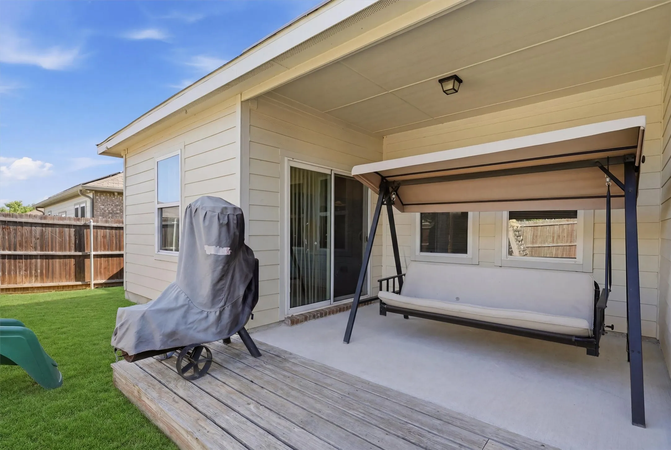 Single Family Residence For Rent in Tarrant County , 540 S Heights Drive, Crowley, Texas 76036, 3 Bedroom, 2 Bathroom, 2 Garage spaces, 2,004 Sqft, built in 2019, mls#21394813, Real Estate Agent in Crowley, Homes For Rent in Tarrant county, Homes For Rent in Crowley, Realtor in Crowley Texas, Real Estate Brokerage Independent Realty Texas, Luminita Cordes Realtor