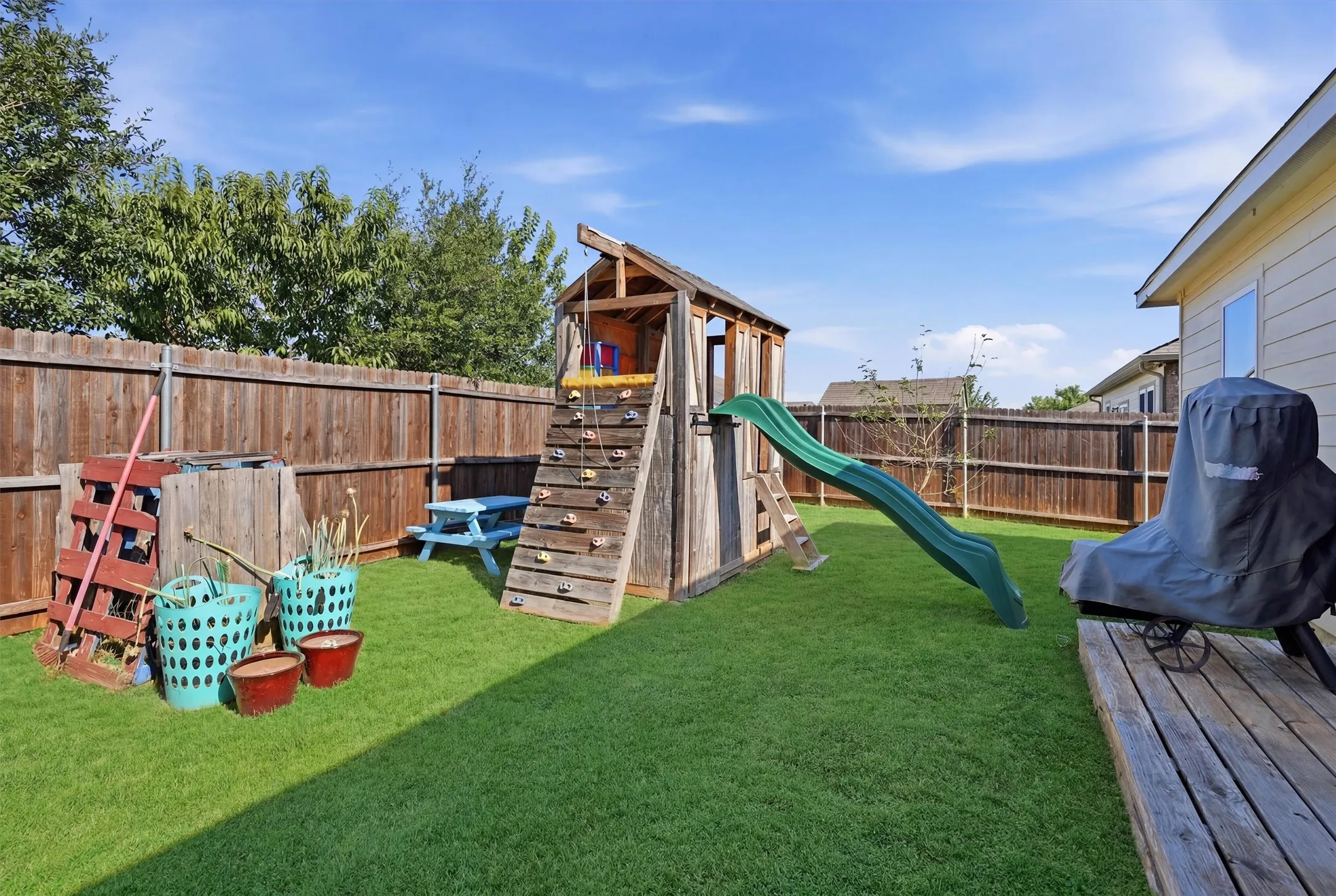 Single Family Residence For Rent in Tarrant County , 540 S Heights Drive, Crowley, Texas 76036, 3 Bedroom, 2 Bathroom, 2 Garage spaces, 2,004 Sqft, built in 2019, mls#21394813, Real Estate Agent in Crowley, Homes For Rent in Tarrant county, Homes For Rent in Crowley, Realtor in Crowley Texas, Real Estate Brokerage Independent Realty Texas, Luminita Cordes Realtor