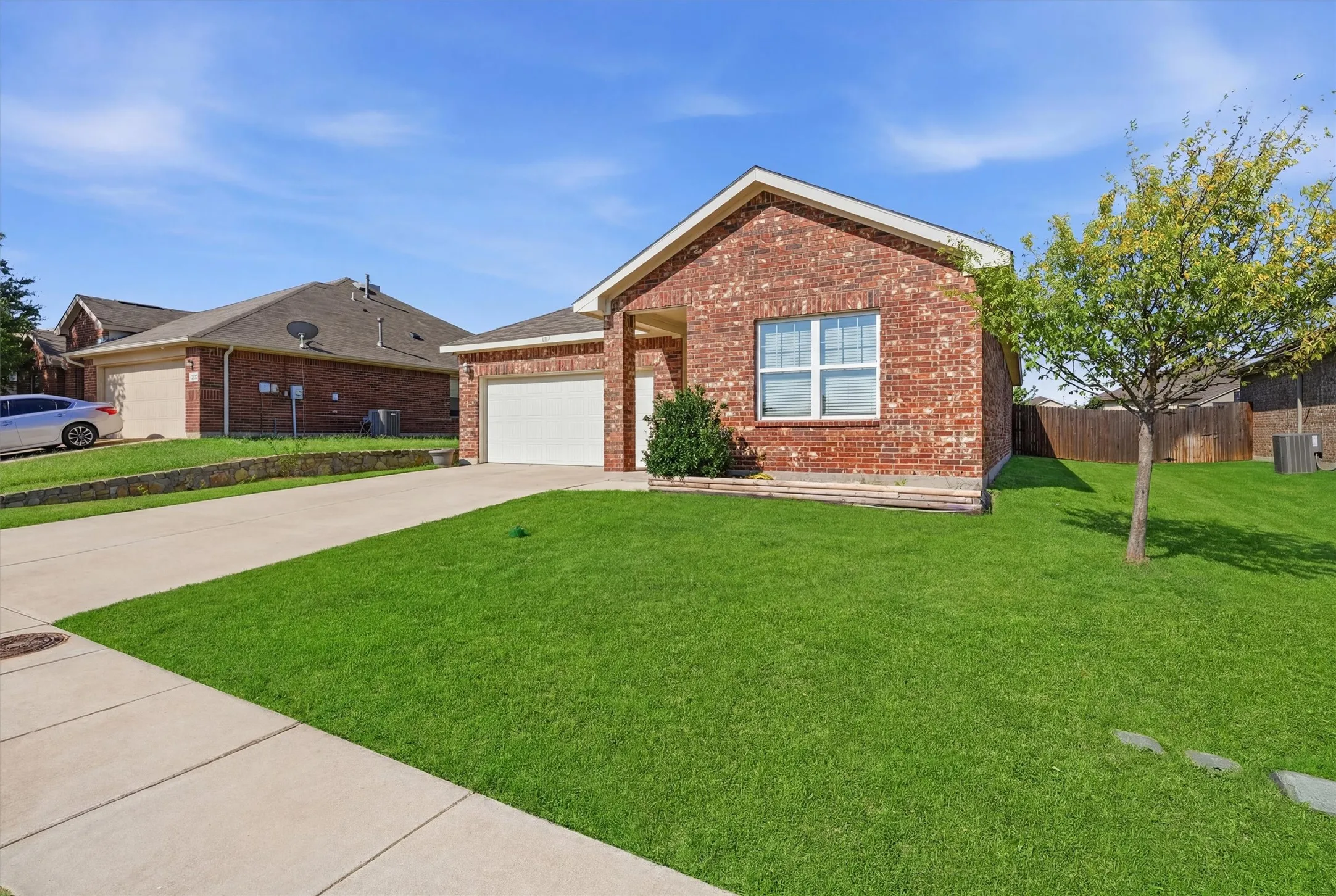 Single Family Residence For Rent in Tarrant County , 540 S Heights Drive, Crowley, Texas 76036, 3 Bedroom, 2 Bathroom, 2 Garage spaces, 2,004 Sqft, built in 2019, mls#21394813, Real Estate Agent in Crowley, Homes For Rent in Tarrant county, Homes For Rent in Crowley, Realtor in Crowley Texas, Real Estate Brokerage Independent Realty Texas, Luminita Cordes Realtor