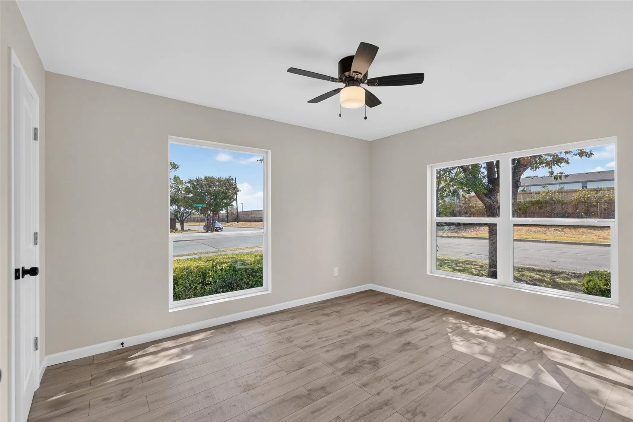 Single Family Residence For Sale in Tarrant County , 4044 Stanley Avenue, Fort Worth, Texas 76110, 3 Bedroom, 2 Bathroom, 1 Garage spaces, 1,340 Sqft, built in 1949, mls#21393623, Real Estate Agent in Fort Worth, Homes For Sale in Tarrant county, Homes For Sale in Fort Worth, Realtor in Fort Worth Texas, Real Estate Brokerage Independent Realty Texas, Luminita Cordes Realtor