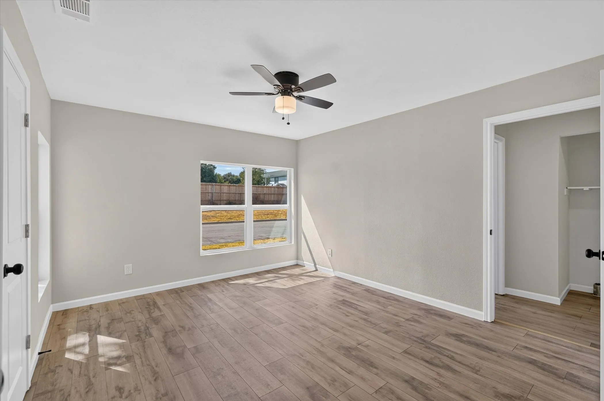 Single Family Residence For Sale in Tarrant County , 4044 Stanley Avenue, Fort Worth, Texas 76110, 3 Bedroom, 2 Bathroom, 1 Garage spaces, 1,340 Sqft, built in 1949, mls#21393623, Real Estate Agent in Fort Worth, Homes For Sale in Tarrant county, Homes For Sale in Fort Worth, Realtor in Fort Worth Texas, Real Estate Brokerage Independent Realty Texas, Luminita Cordes Realtor