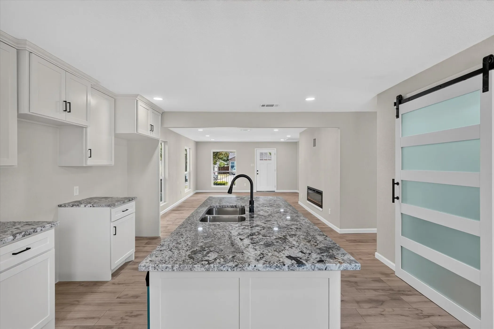 Single Family Residence For Sale in Tarrant County , 4044 Stanley Avenue, Fort Worth, Texas 76110, 3 Bedroom, 2 Bathroom, 1 Garage spaces, 1,340 Sqft, built in 1949, mls#21393623, Real Estate Agent in Fort Worth, Homes For Sale in Tarrant county, Homes For Sale in Fort Worth, Realtor in Fort Worth Texas, Real Estate Brokerage Independent Realty Texas, Luminita Cordes Realtor
