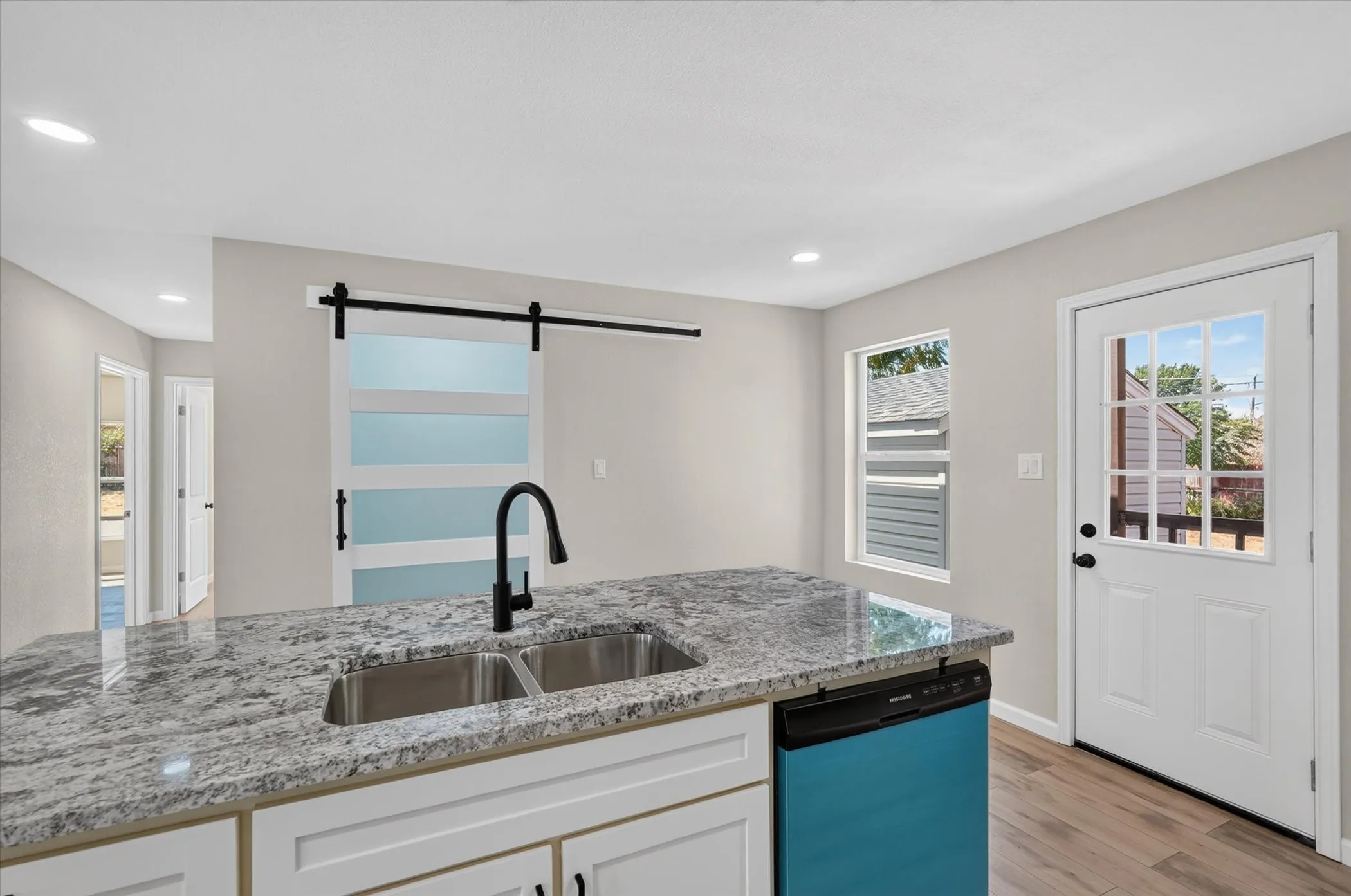 Single Family Residence For Sale in Tarrant County , 4044 Stanley Avenue, Fort Worth, Texas 76110, 3 Bedroom, 2 Bathroom, 1 Garage spaces, 1,340 Sqft, built in 1949, mls#21393623, Real Estate Agent in Fort Worth, Homes For Sale in Tarrant county, Homes For Sale in Fort Worth, Realtor in Fort Worth Texas, Real Estate Brokerage Independent Realty Texas, Luminita Cordes Realtor