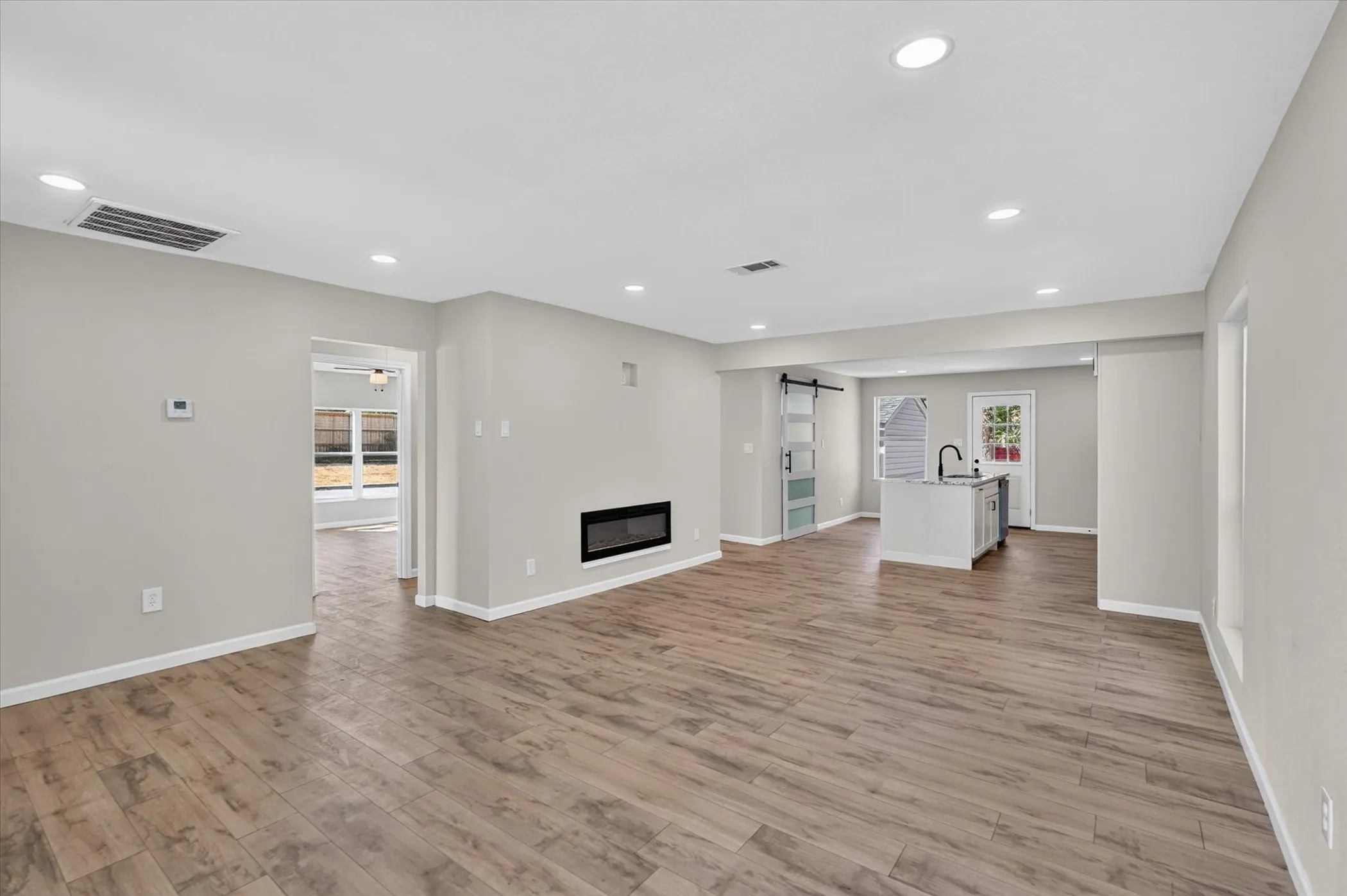 Single Family Residence For Sale in Tarrant County , 4044 Stanley Avenue, Fort Worth, Texas 76110, 3 Bedroom, 2 Bathroom, 1 Garage spaces, 1,340 Sqft, built in 1949, mls#21393623, Real Estate Agent in Fort Worth, Homes For Sale in Tarrant county, Homes For Sale in Fort Worth, Realtor in Fort Worth Texas, Real Estate Brokerage Independent Realty Texas, Luminita Cordes Realtor