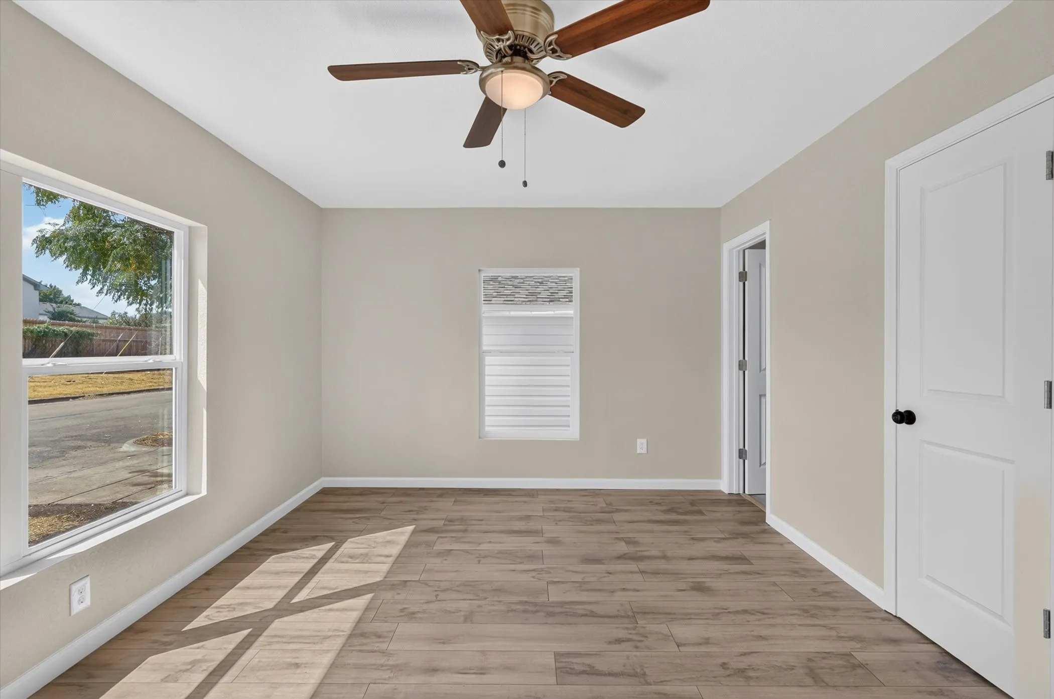 Single Family Residence For Sale in Tarrant County , 4044 Stanley Avenue, Fort Worth, Texas 76110, 3 Bedroom, 2 Bathroom, 1 Garage spaces, 1,340 Sqft, built in 1949, mls#21393623, Real Estate Agent in Fort Worth, Homes For Sale in Tarrant county, Homes For Sale in Fort Worth, Realtor in Fort Worth Texas, Real Estate Brokerage Independent Realty Texas, Luminita Cordes Realtor