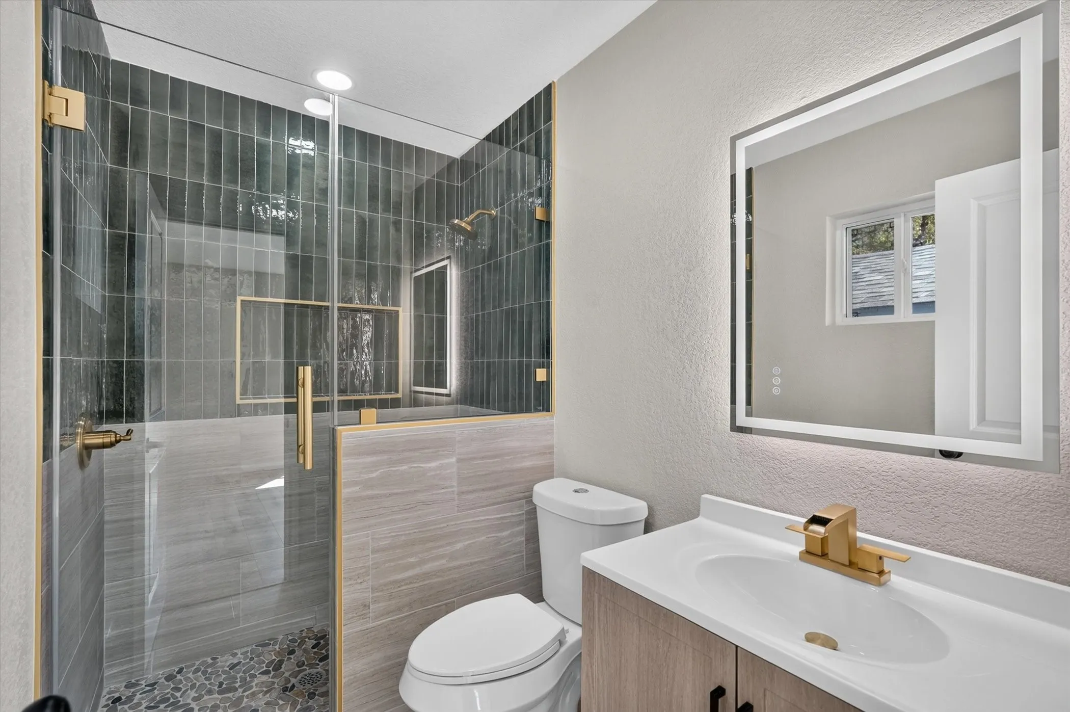 Single Family Residence For Sale in Tarrant County , 4044 Stanley Avenue, Fort Worth, Texas 76110, 3 Bedroom, 2 Bathroom, 1 Garage spaces, 1,340 Sqft, built in 1949, mls#21393623, Real Estate Agent in Fort Worth, Homes For Sale in Tarrant county, Homes For Sale in Fort Worth, Realtor in Fort Worth Texas, Real Estate Brokerage Independent Realty Texas, Luminita Cordes Realtor