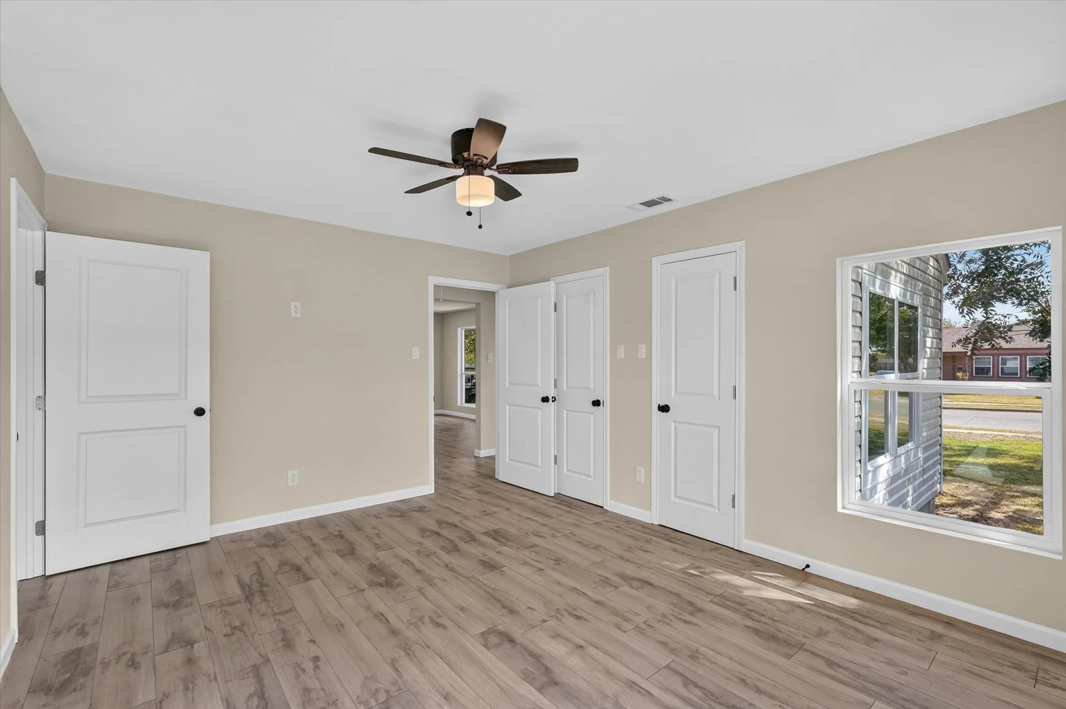 Single Family Residence For Sale in Tarrant County , 4044 Stanley Avenue, Fort Worth, Texas 76110, 3 Bedroom, 2 Bathroom, 1 Garage spaces, 1,340 Sqft, built in 1949, mls#21393623, Real Estate Agent in Fort Worth, Homes For Sale in Tarrant county, Homes For Sale in Fort Worth, Realtor in Fort Worth Texas, Real Estate Brokerage Independent Realty Texas, Luminita Cordes Realtor