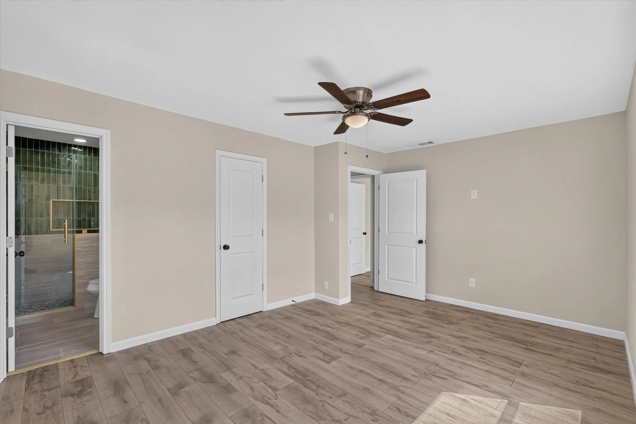 Single Family Residence For Sale in Tarrant County , 4044 Stanley Avenue, Fort Worth, Texas 76110, 3 Bedroom, 2 Bathroom, 1 Garage spaces, 1,340 Sqft, built in 1949, mls#21393623, Real Estate Agent in Fort Worth, Homes For Sale in Tarrant county, Homes For Sale in Fort Worth, Realtor in Fort Worth Texas, Real Estate Brokerage Independent Realty Texas, Luminita Cordes Realtor