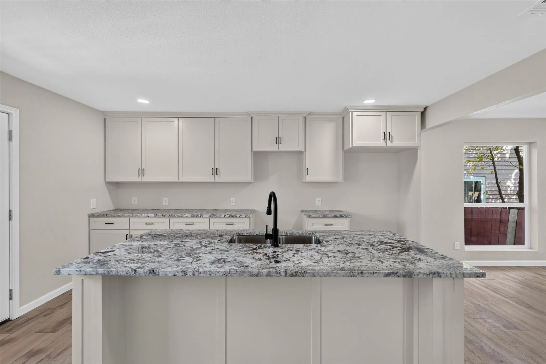 Single Family Residence For Sale in Tarrant County , 4044 Stanley Avenue, Fort Worth, Texas 76110, 3 Bedroom, 2 Bathroom, 1 Garage spaces, 1,340 Sqft, built in 1949, mls#21393623, Real Estate Agent in Fort Worth, Homes For Sale in Tarrant county, Homes For Sale in Fort Worth, Realtor in Fort Worth Texas, Real Estate Brokerage Independent Realty Texas, Luminita Cordes Realtor