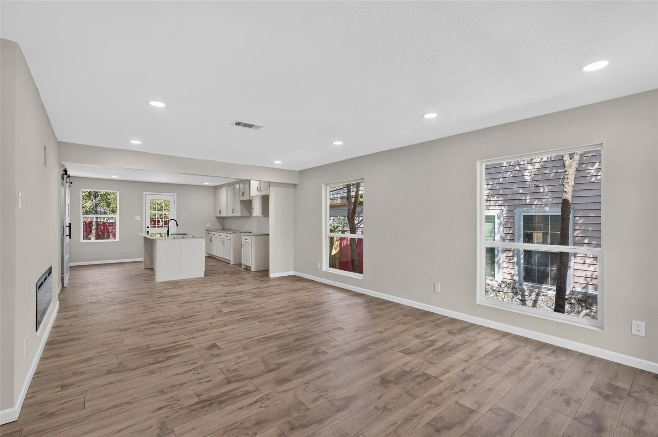 Single Family Residence For Sale in Tarrant County , 4044 Stanley Avenue, Fort Worth, Texas 76110, 3 Bedroom, 2 Bathroom, 1 Garage spaces, 1,340 Sqft, built in 1949, mls#21393623, Real Estate Agent in Fort Worth, Homes For Sale in Tarrant county, Homes For Sale in Fort Worth, Realtor in Fort Worth Texas, Real Estate Brokerage Independent Realty Texas, Luminita Cordes Realtor