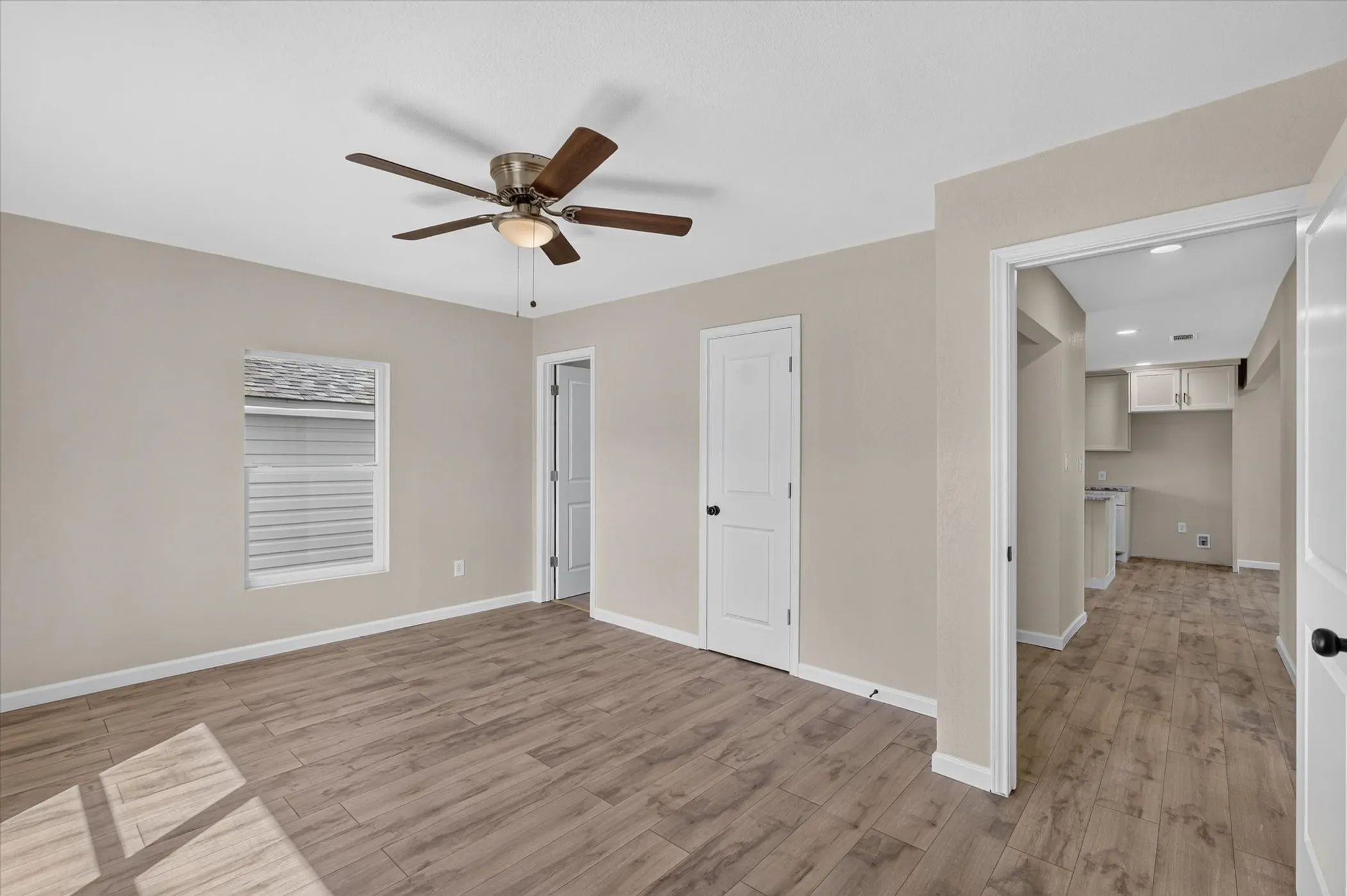 Single Family Residence For Sale in Tarrant County , 4044 Stanley Avenue, Fort Worth, Texas 76110, 3 Bedroom, 2 Bathroom, 1 Garage spaces, 1,340 Sqft, built in 1949, mls#21393623, Real Estate Agent in Fort Worth, Homes For Sale in Tarrant county, Homes For Sale in Fort Worth, Realtor in Fort Worth Texas, Real Estate Brokerage Independent Realty Texas, Luminita Cordes Realtor