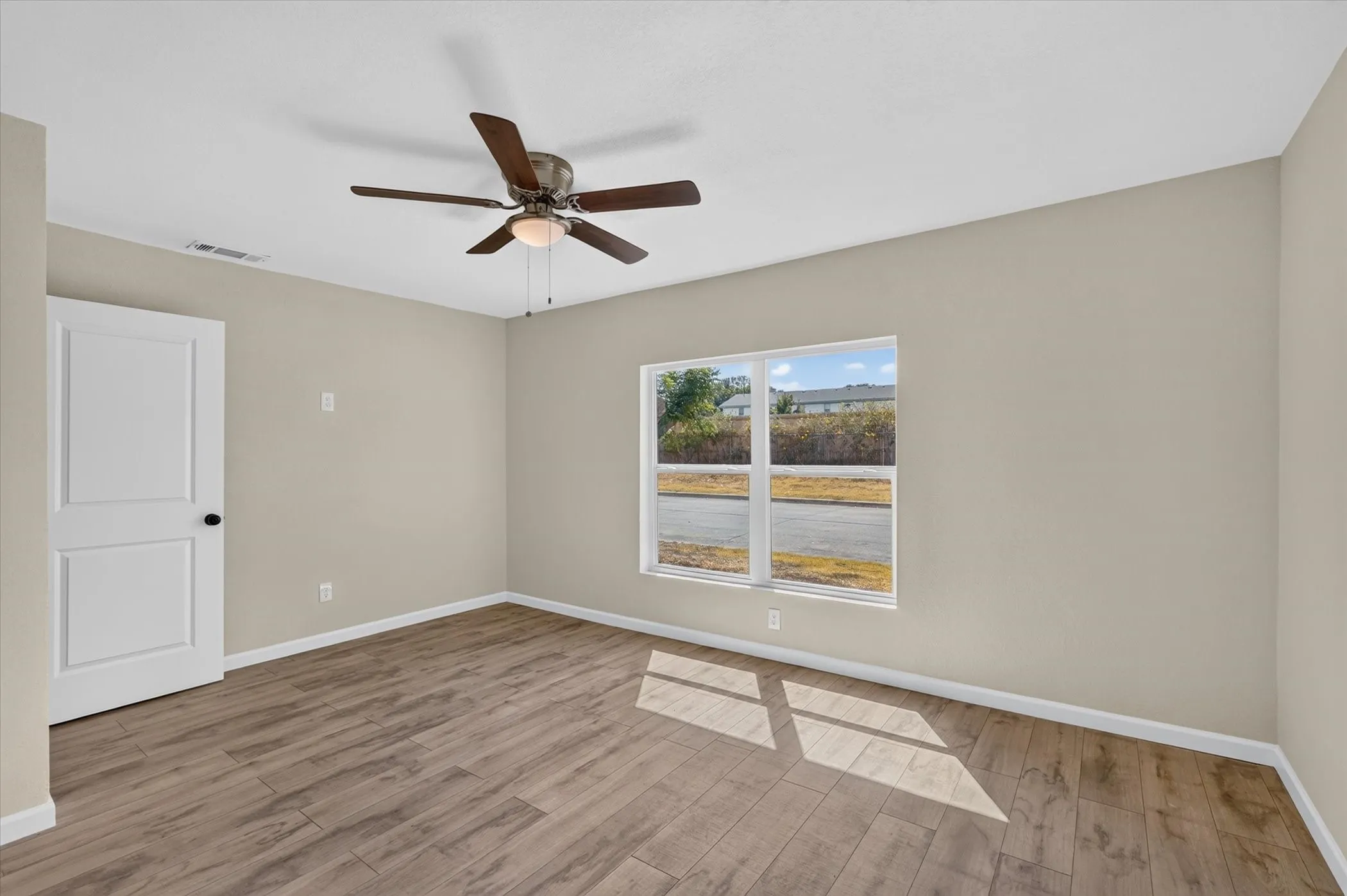 Single Family Residence For Sale in Tarrant County , 4044 Stanley Avenue, Fort Worth, Texas 76110, 3 Bedroom, 2 Bathroom, 1 Garage spaces, 1,340 Sqft, built in 1949, mls#21393623, Real Estate Agent in Fort Worth, Homes For Sale in Tarrant county, Homes For Sale in Fort Worth, Realtor in Fort Worth Texas, Real Estate Brokerage Independent Realty Texas, Luminita Cordes Realtor