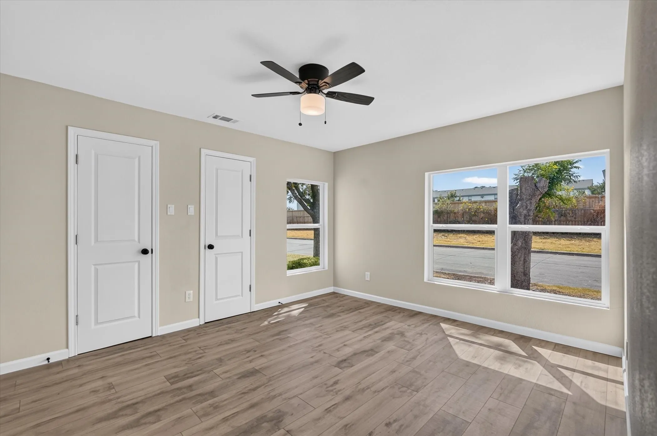 Single Family Residence For Sale in Tarrant County , 4044 Stanley Avenue, Fort Worth, Texas 76110, 3 Bedroom, 2 Bathroom, 1 Garage spaces, 1,340 Sqft, built in 1949, mls#21393623, Real Estate Agent in Fort Worth, Homes For Sale in Tarrant county, Homes For Sale in Fort Worth, Realtor in Fort Worth Texas, Real Estate Brokerage Independent Realty Texas, Luminita Cordes Realtor