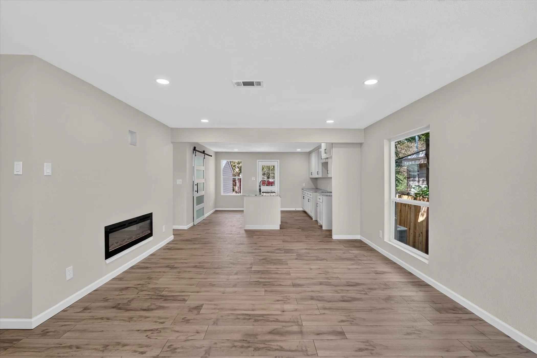 Single Family Residence For Sale in Tarrant County , 4044 Stanley Avenue, Fort Worth, Texas 76110, 3 Bedroom, 2 Bathroom, 1 Garage spaces, 1,340 Sqft, built in 1949, mls#21393623, Real Estate Agent in Fort Worth, Homes For Sale in Tarrant county, Homes For Sale in Fort Worth, Realtor in Fort Worth Texas, Real Estate Brokerage Independent Realty Texas, Luminita Cordes Realtor